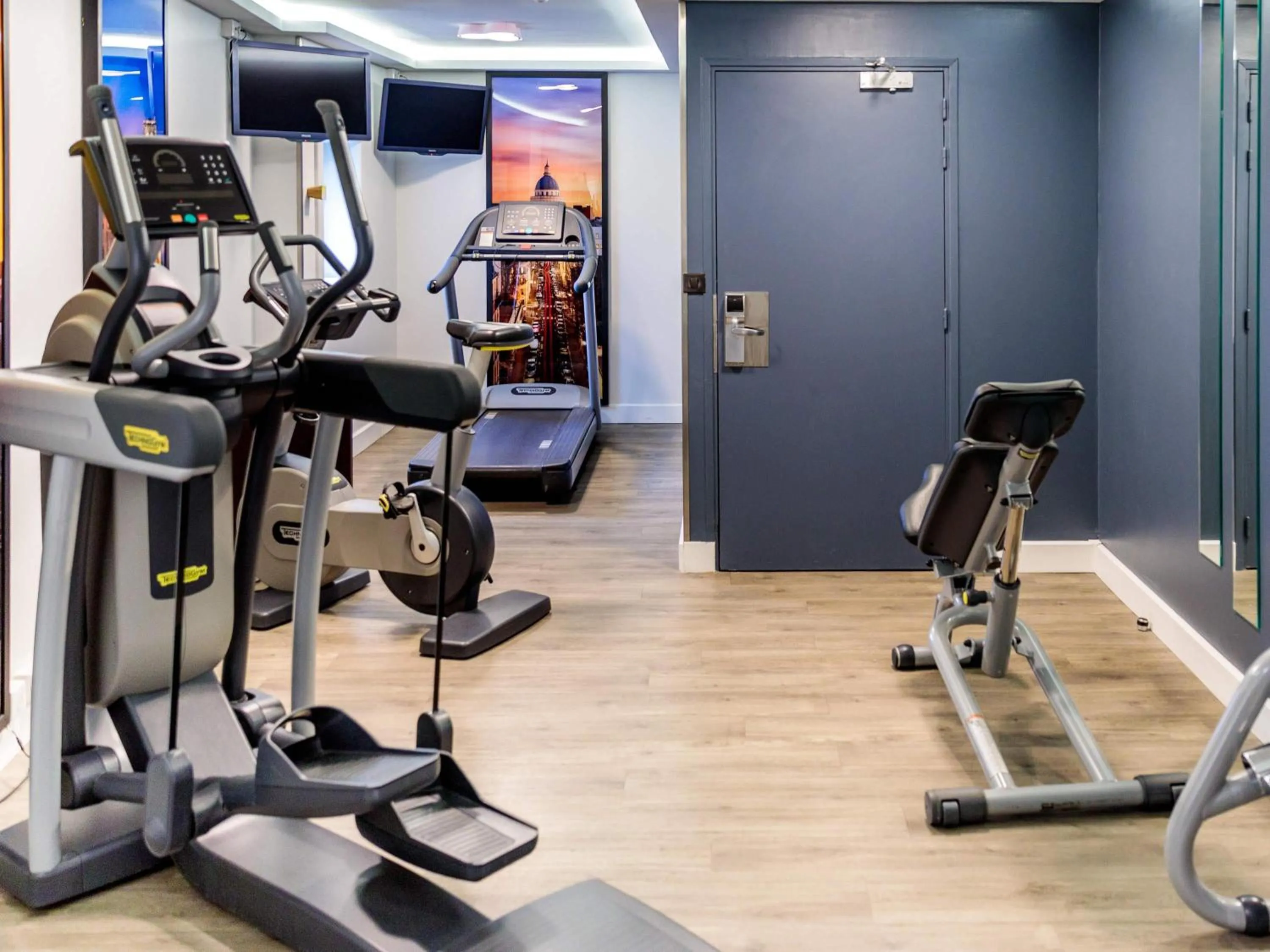 Fitness centre/facilities in Novotel Paris 14 Porte d'Orléans