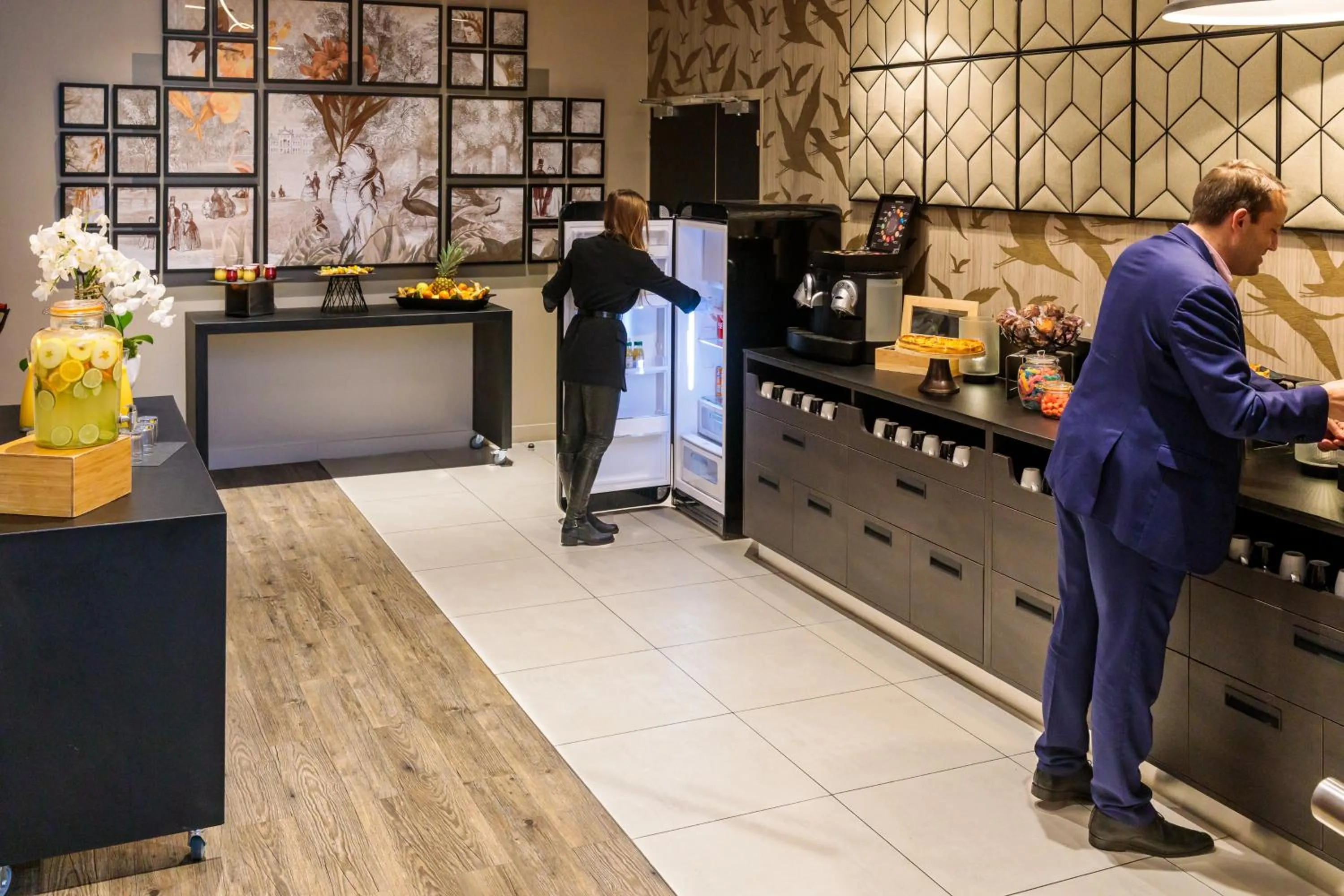 Restaurant/places to eat in Novotel Paris 14 Porte d'Orléans