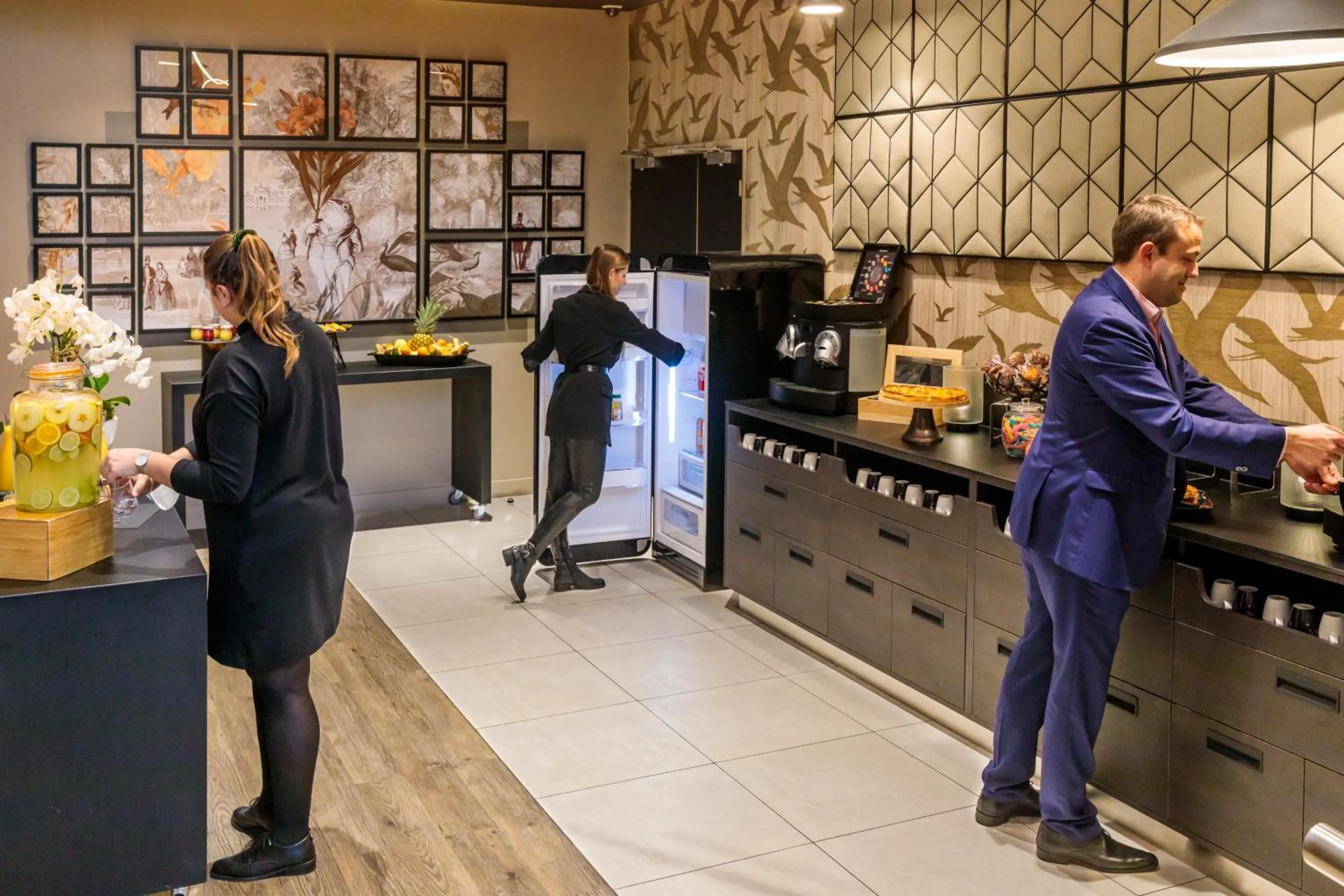 Restaurant/places to eat in Novotel Paris 14 Porte d'Orléans