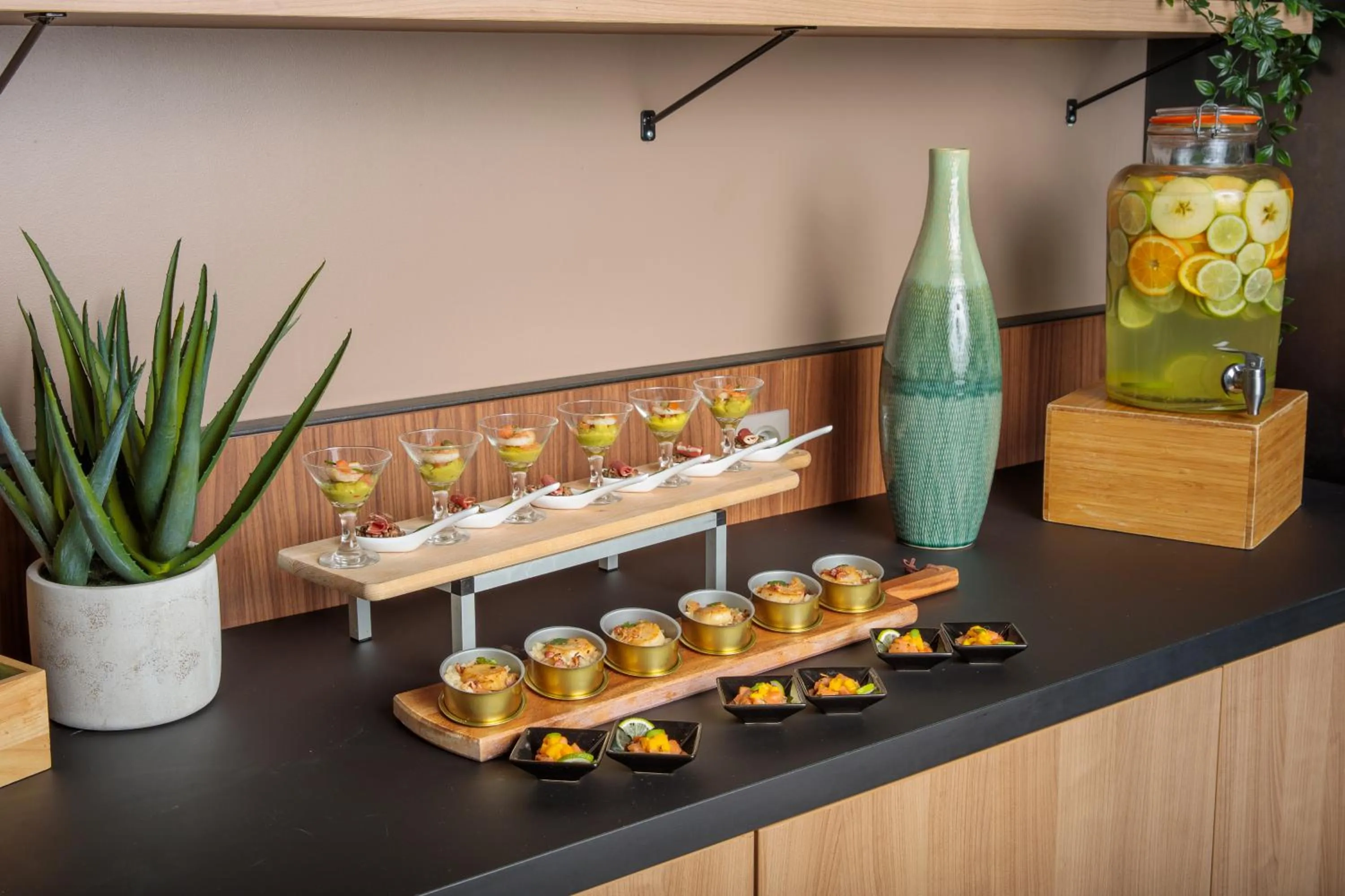 Restaurant/places to eat in Novotel Paris 14 Porte d'Orléans