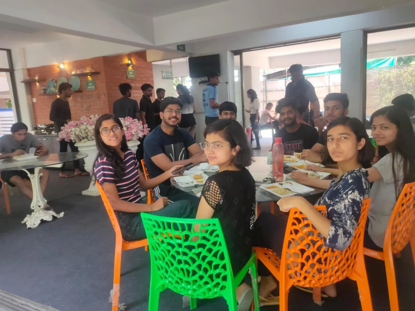 Restaurant/places to eat in Kedari Residency