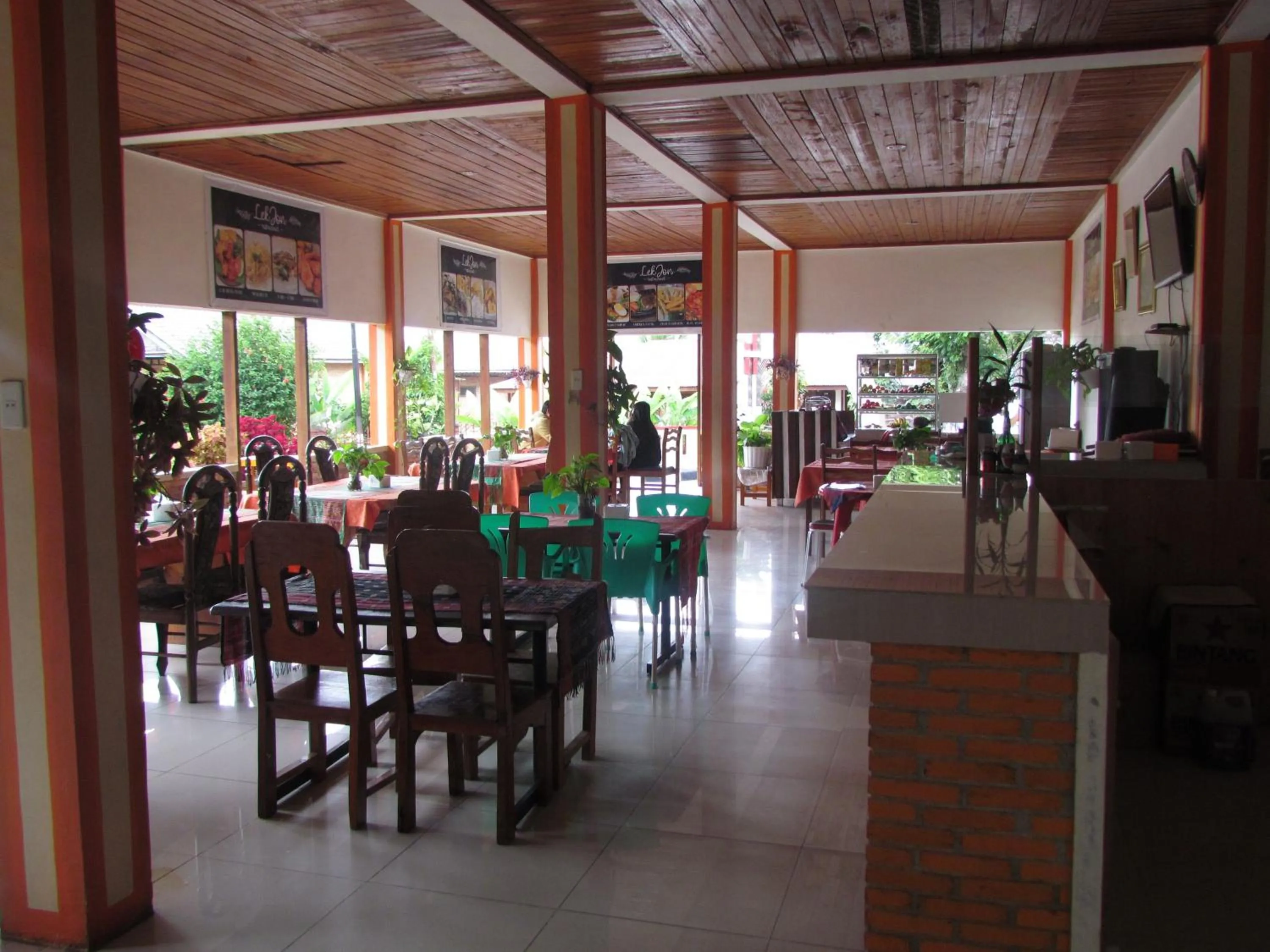 Restaurant/places to eat in Lekjon Cottage