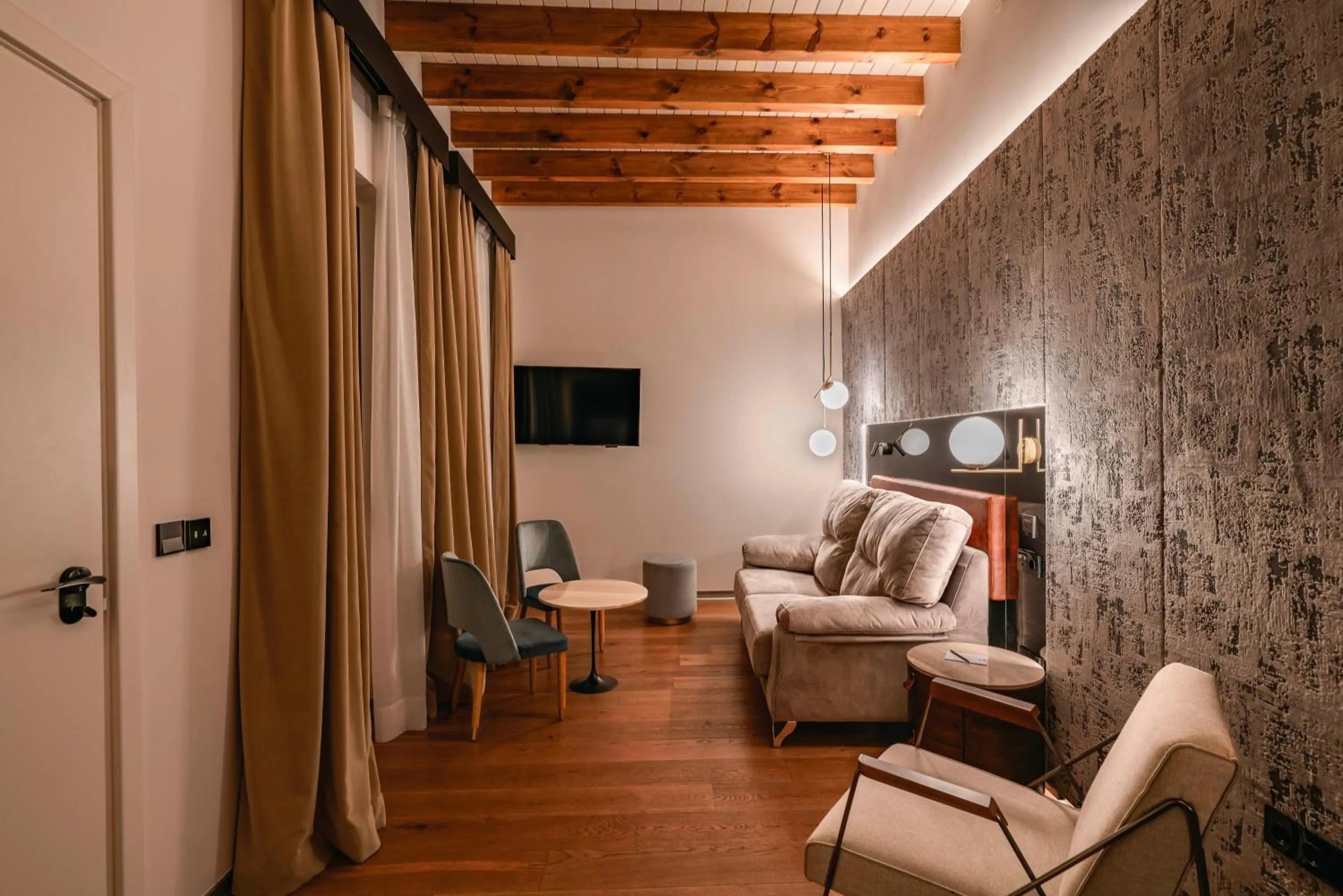 TV and multimedia in Vincci Selección Unuk 5 GL