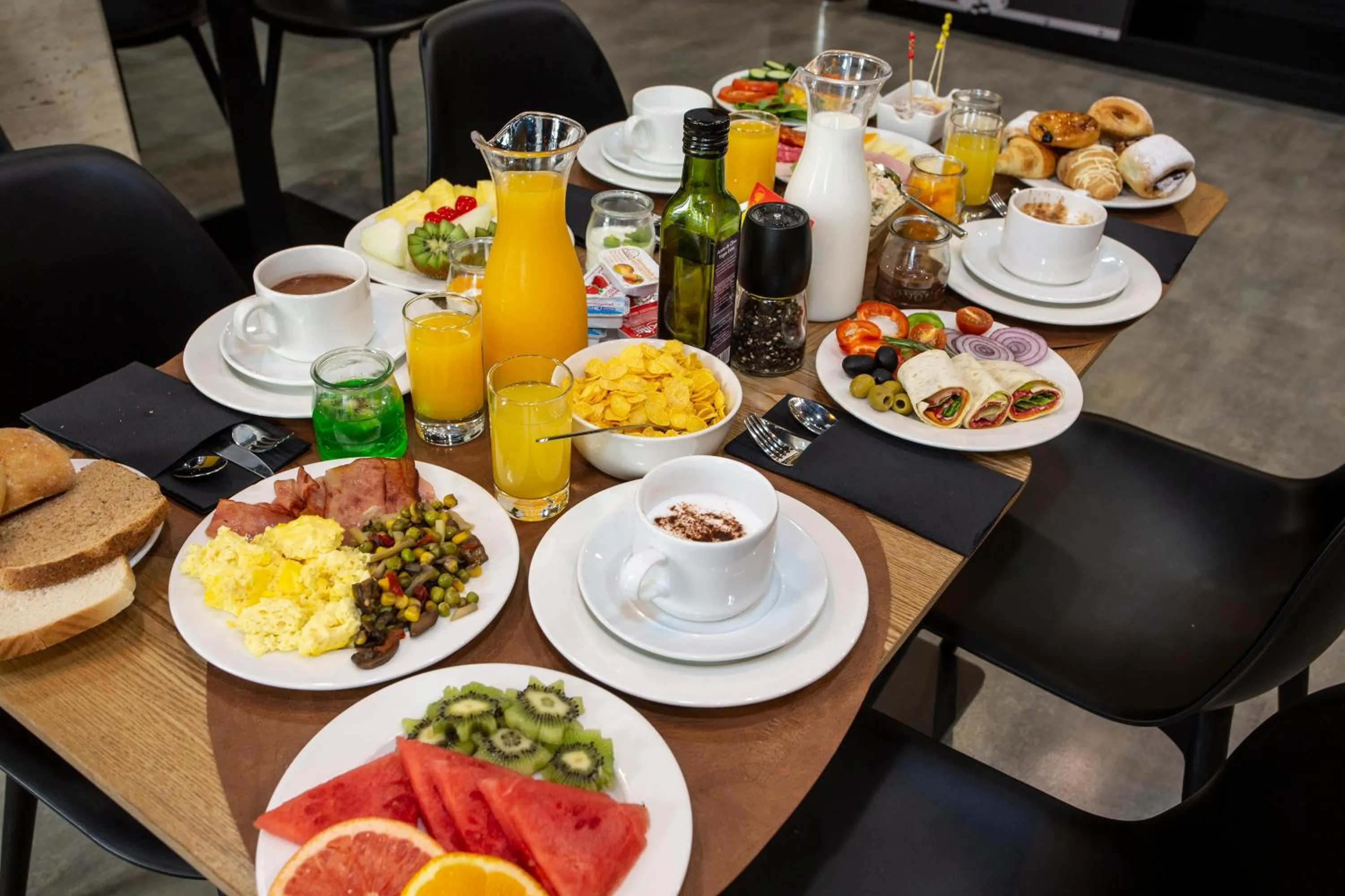 Buffet breakfast in Casual del Cine Valencia