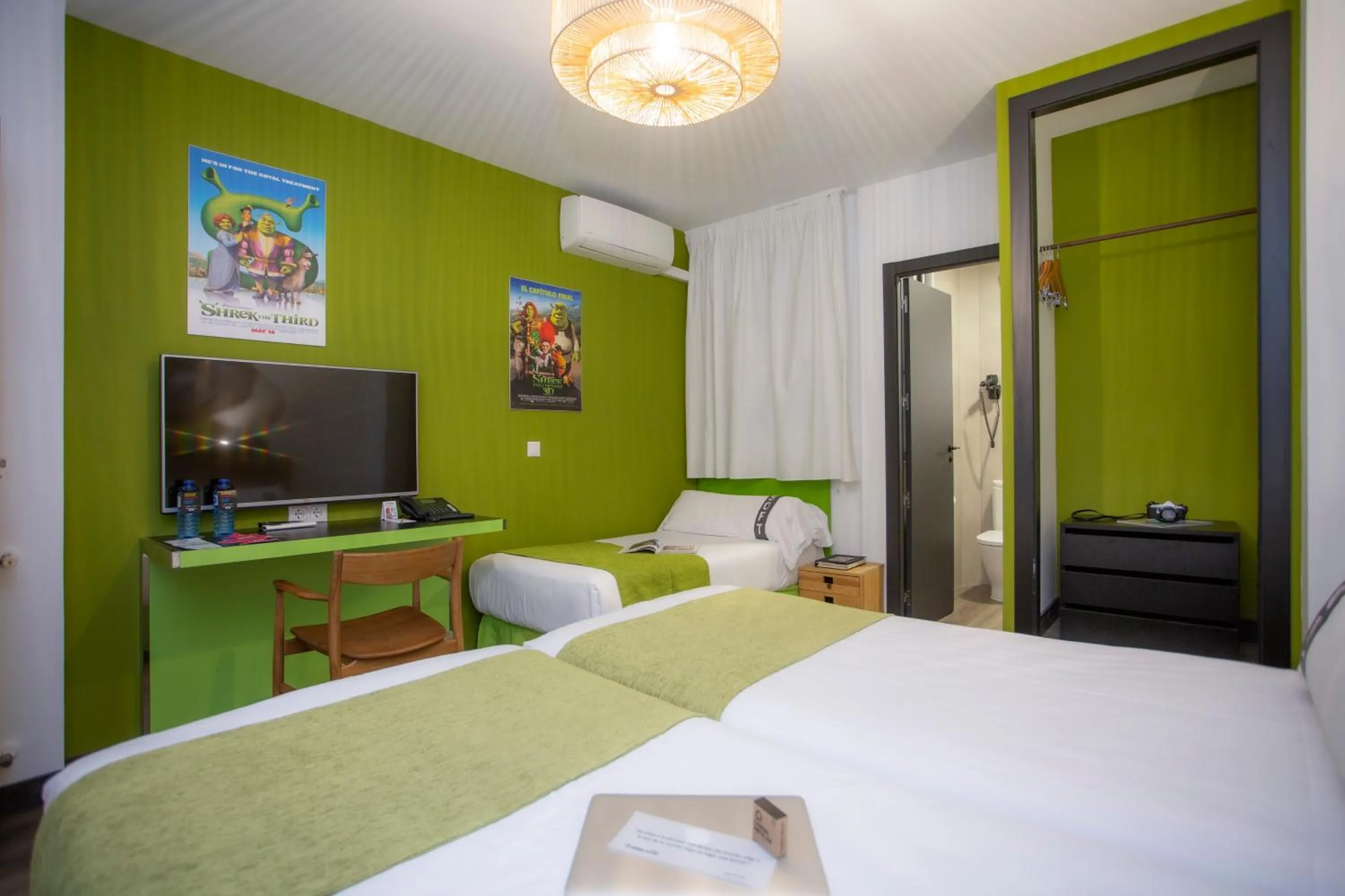 Bedroom, Bed in Casual del Cine Valencia