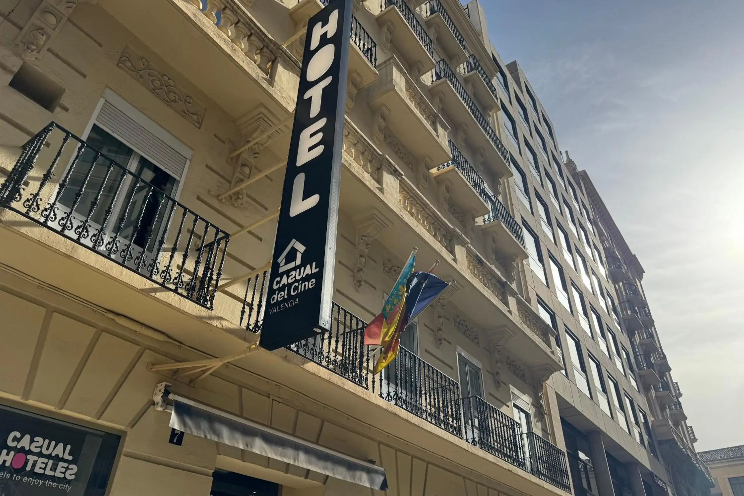 Property building in Casual del Cine Valencia Property building in Casual del Cine Valencia