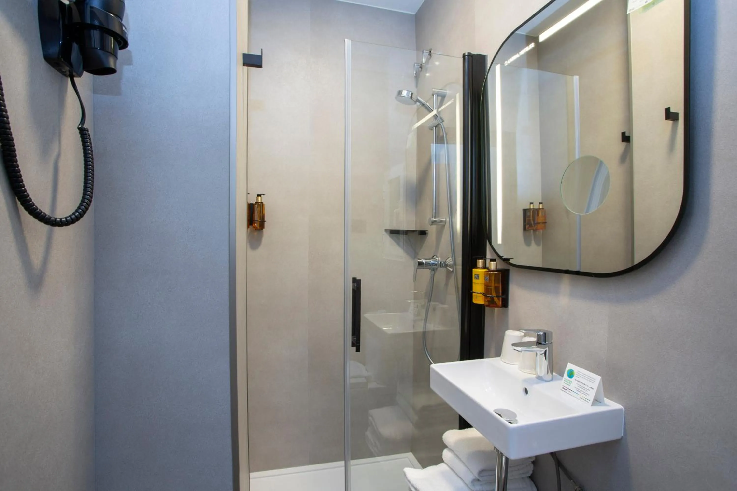 Bathroom in Casual del Cine Valencia