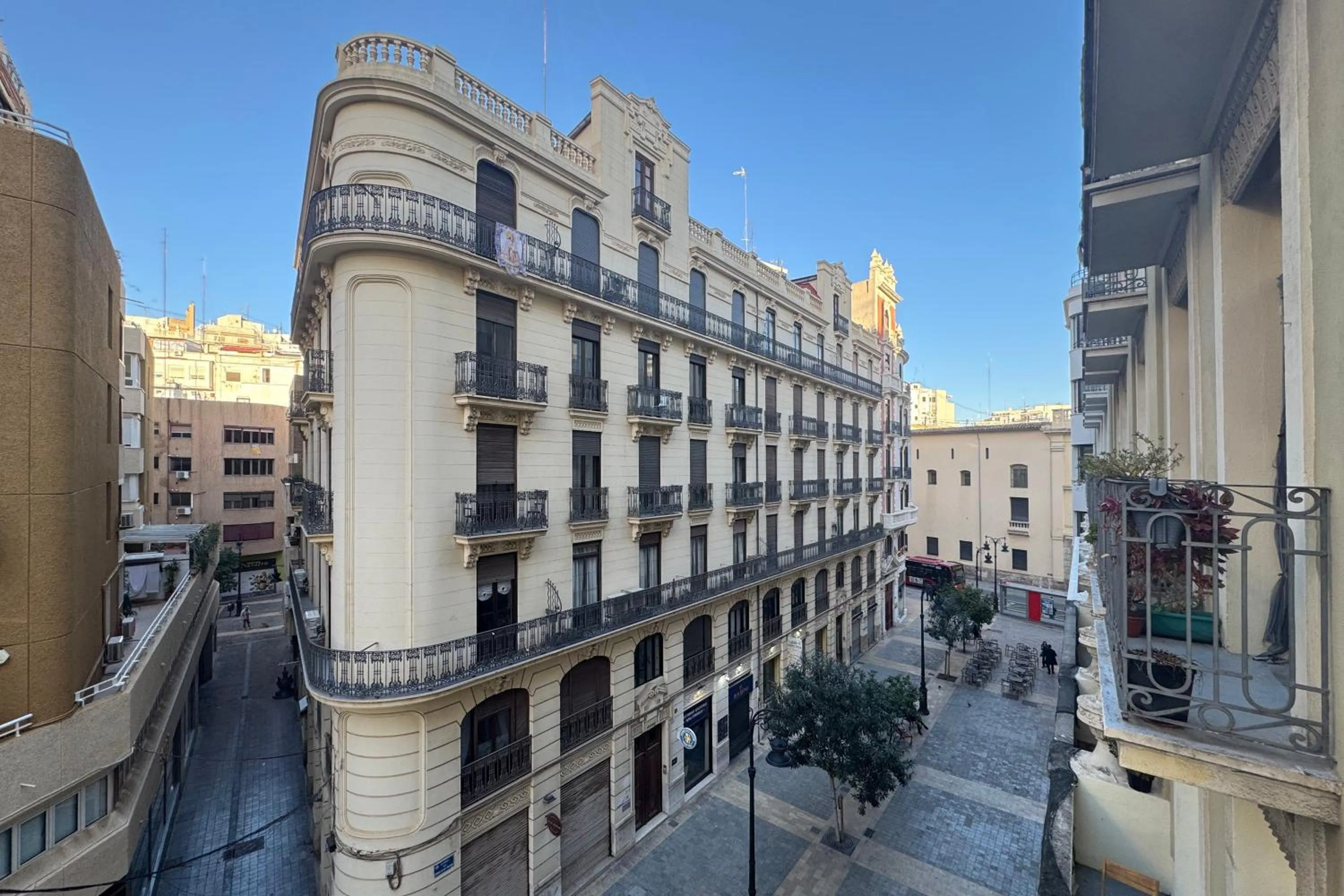 Property building in Casual del Cine Valencia