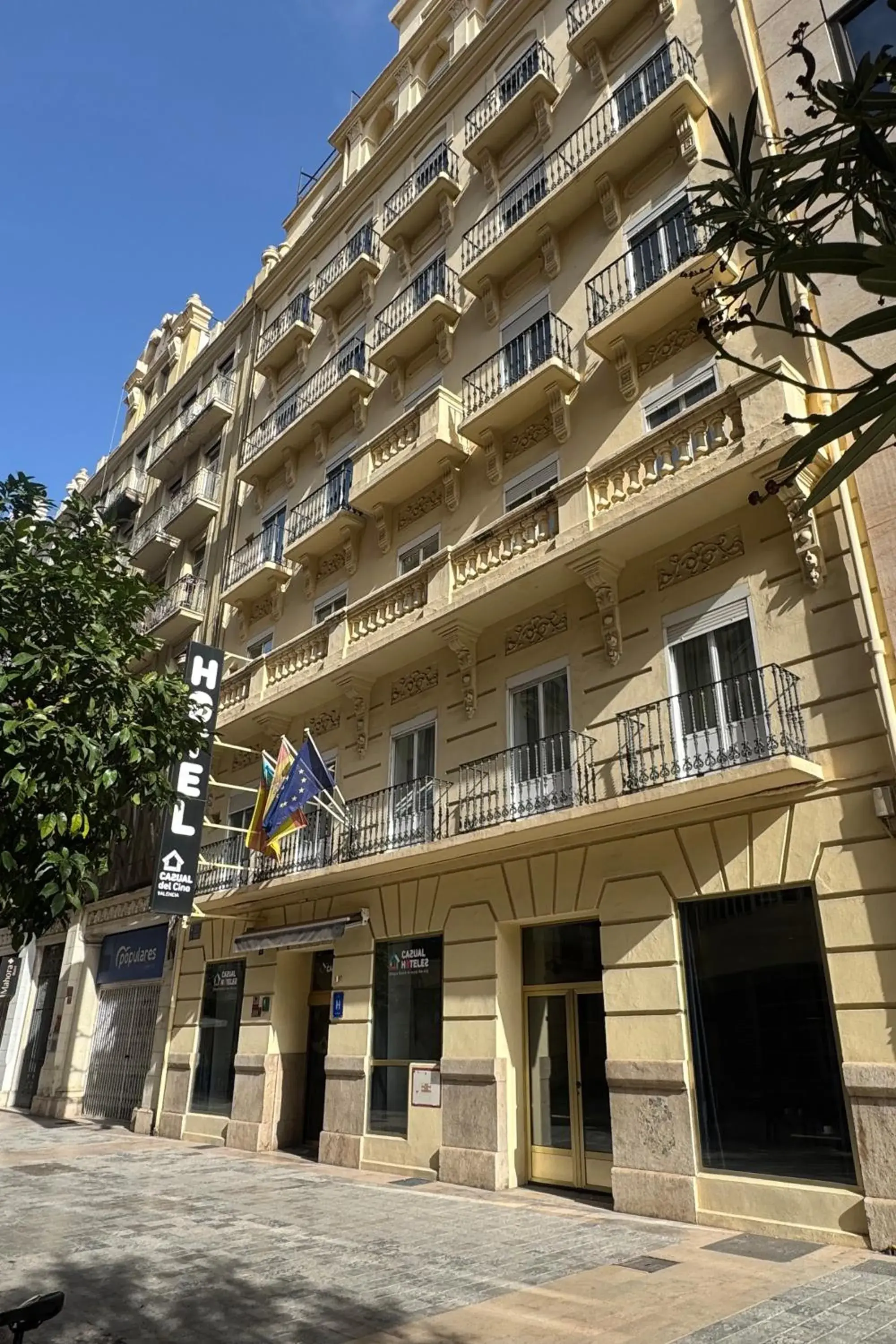 Property building in Casual del Cine Valencia Property building in Casual del Cine Valencia