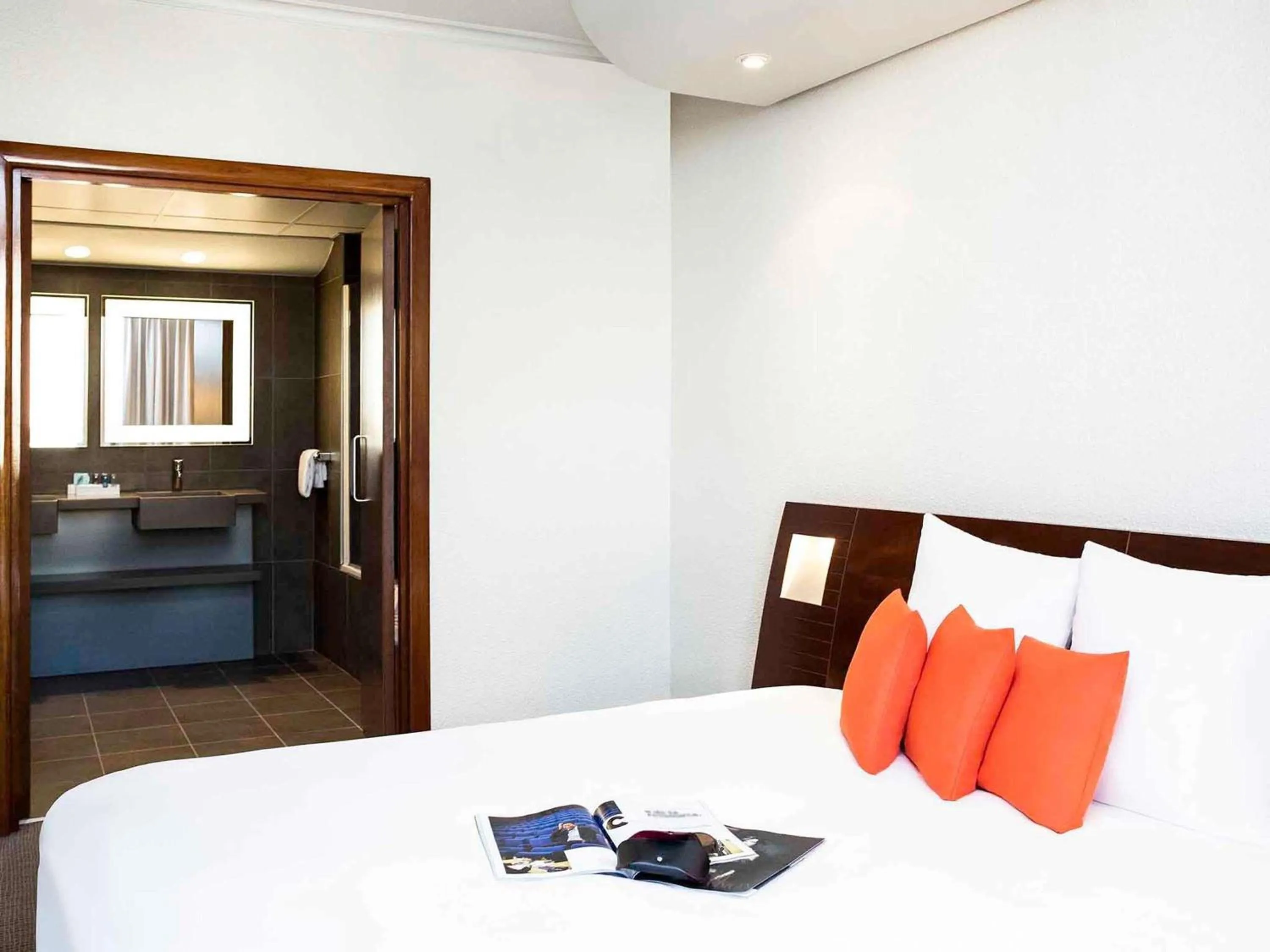 Bedroom, Bed in Novotel Grenoble Centre