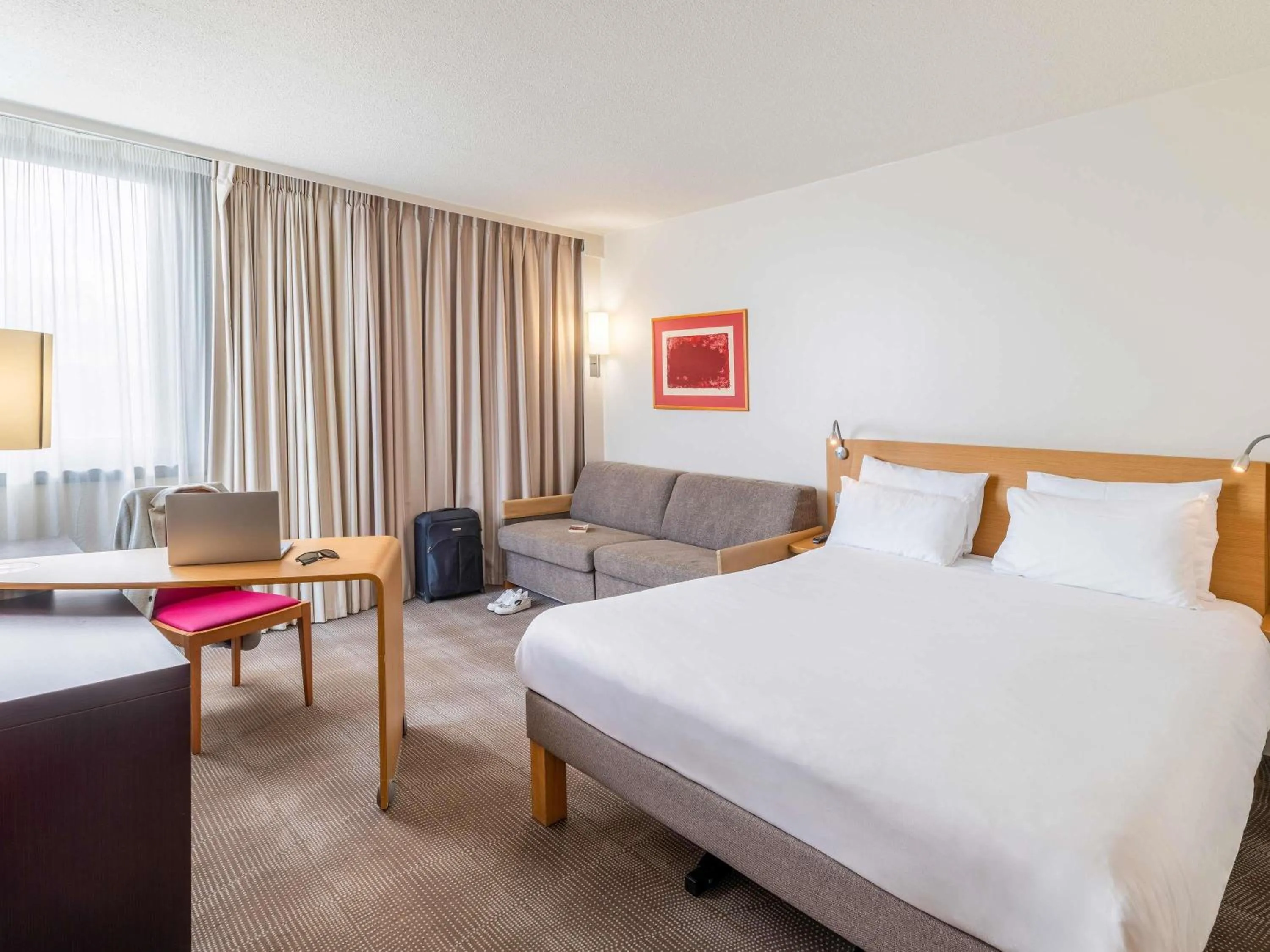 Bedroom, Bed in Novotel Grenoble Centre