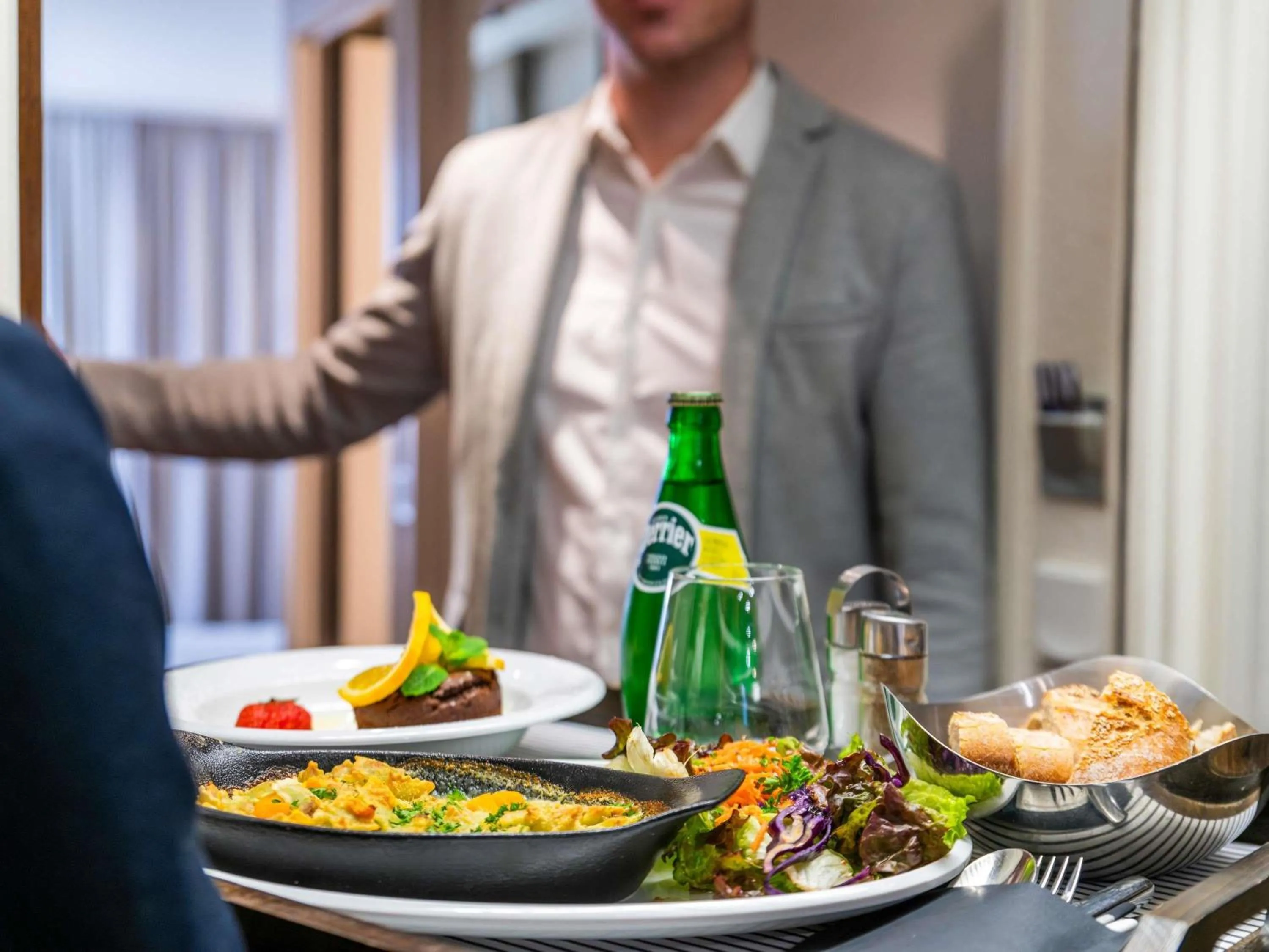 Restaurant/places to eat in Novotel Grenoble Centre