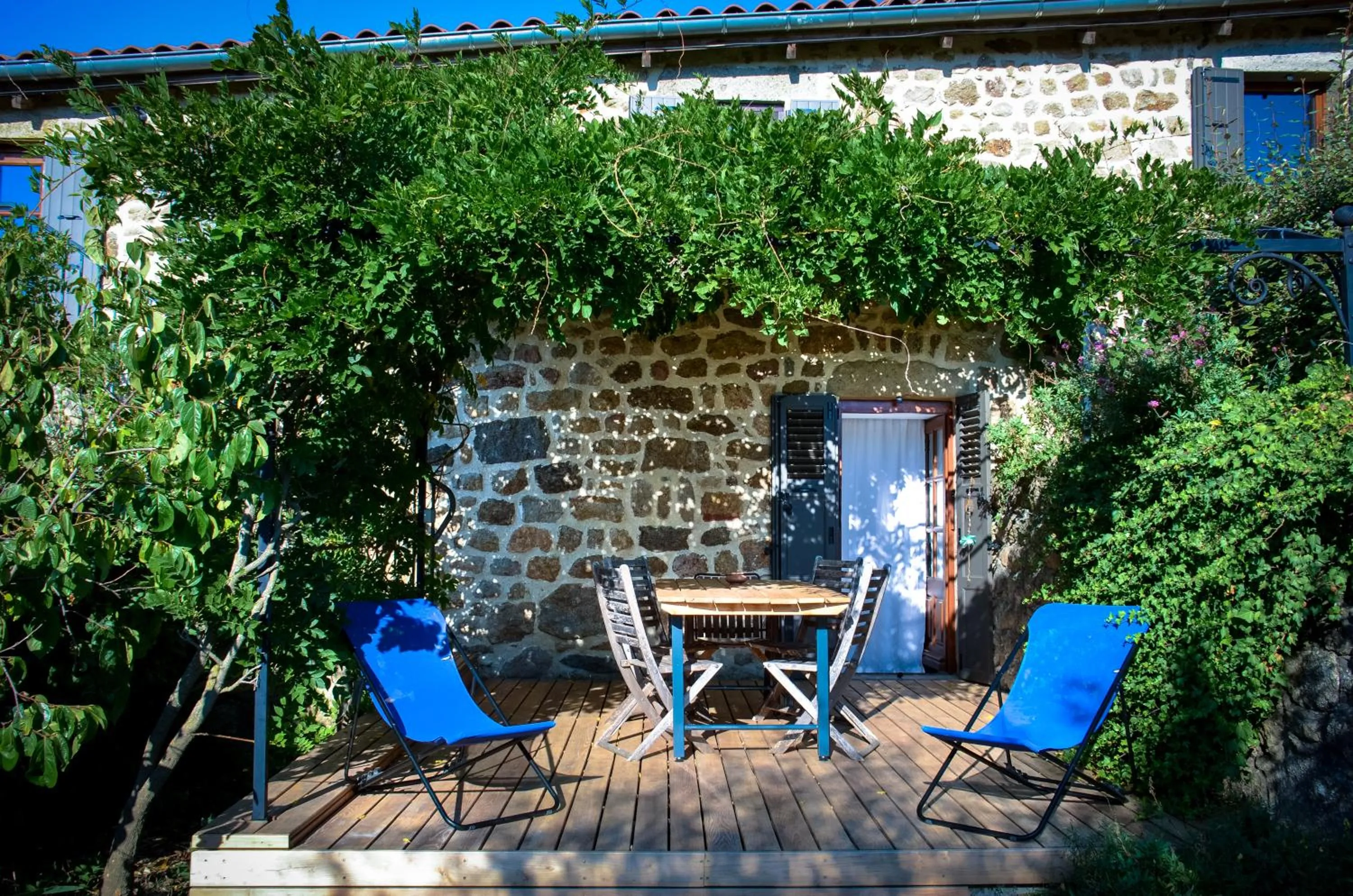 Patio in Le Petit Rias Gîte Soleil
