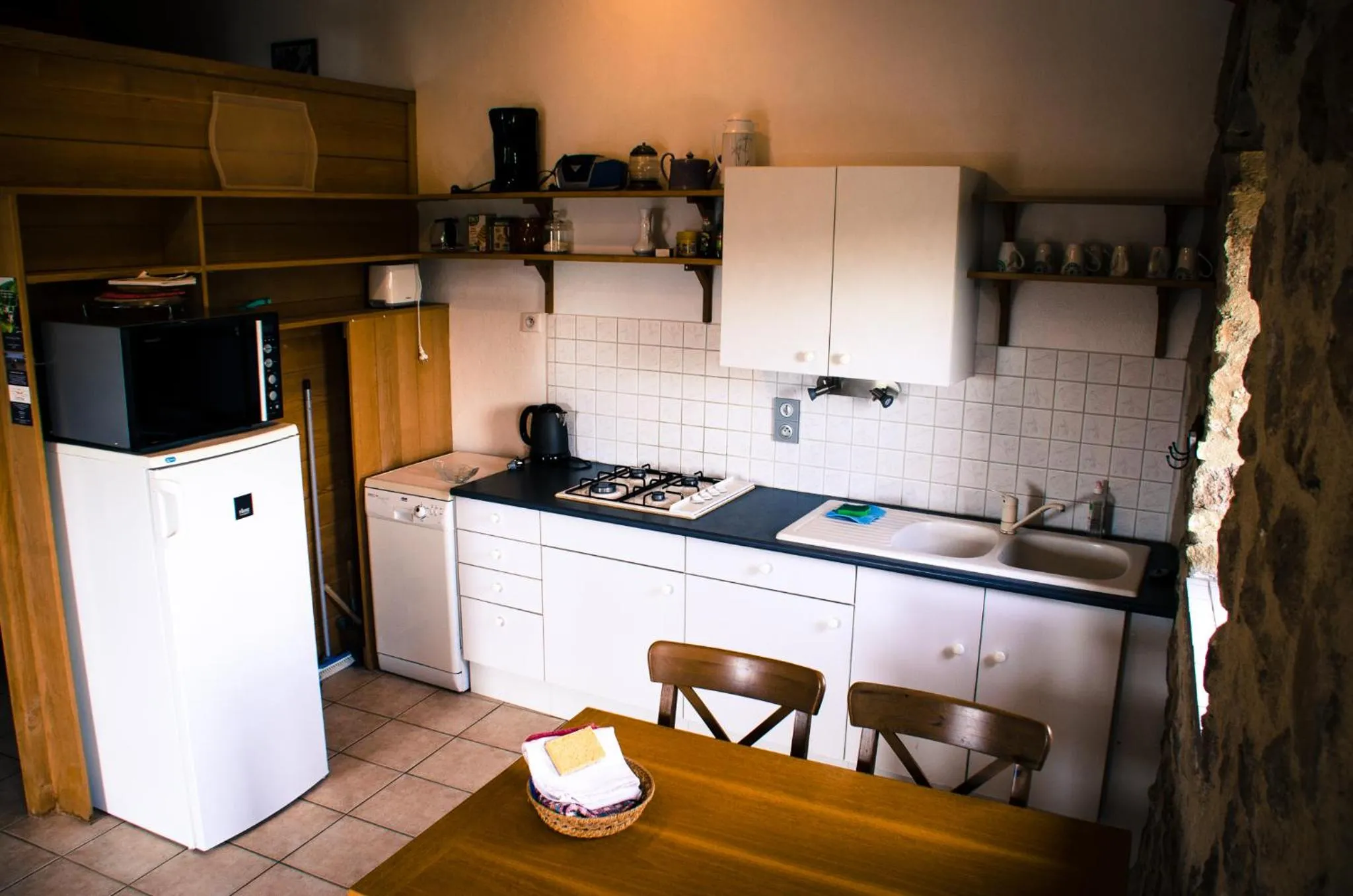 Kitchen or kitchenette in Le Petit Rias Gîte Soleil