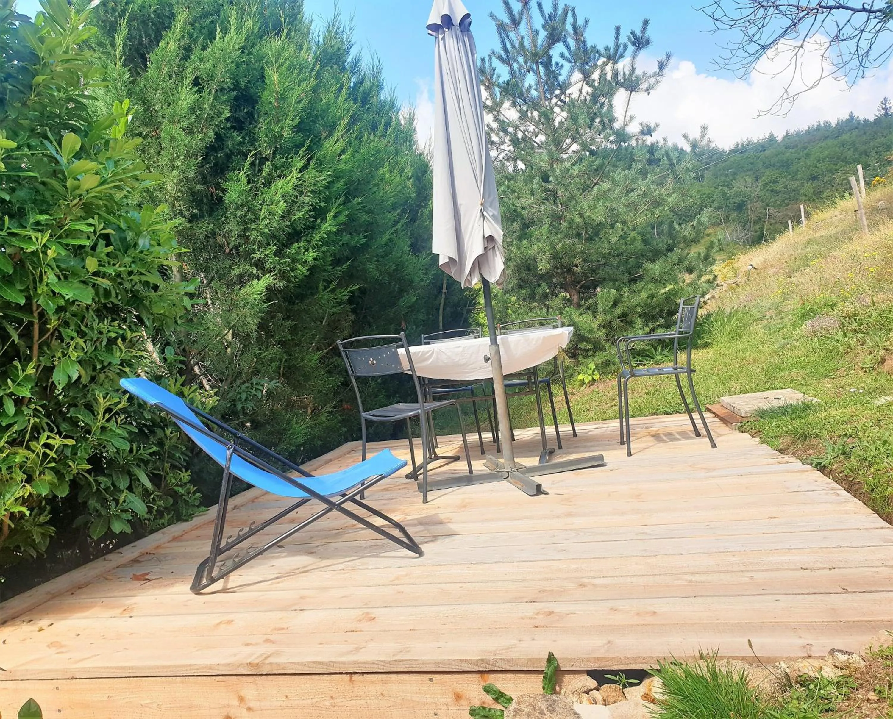 Patio in Le Petit Rias Gîte Soleil