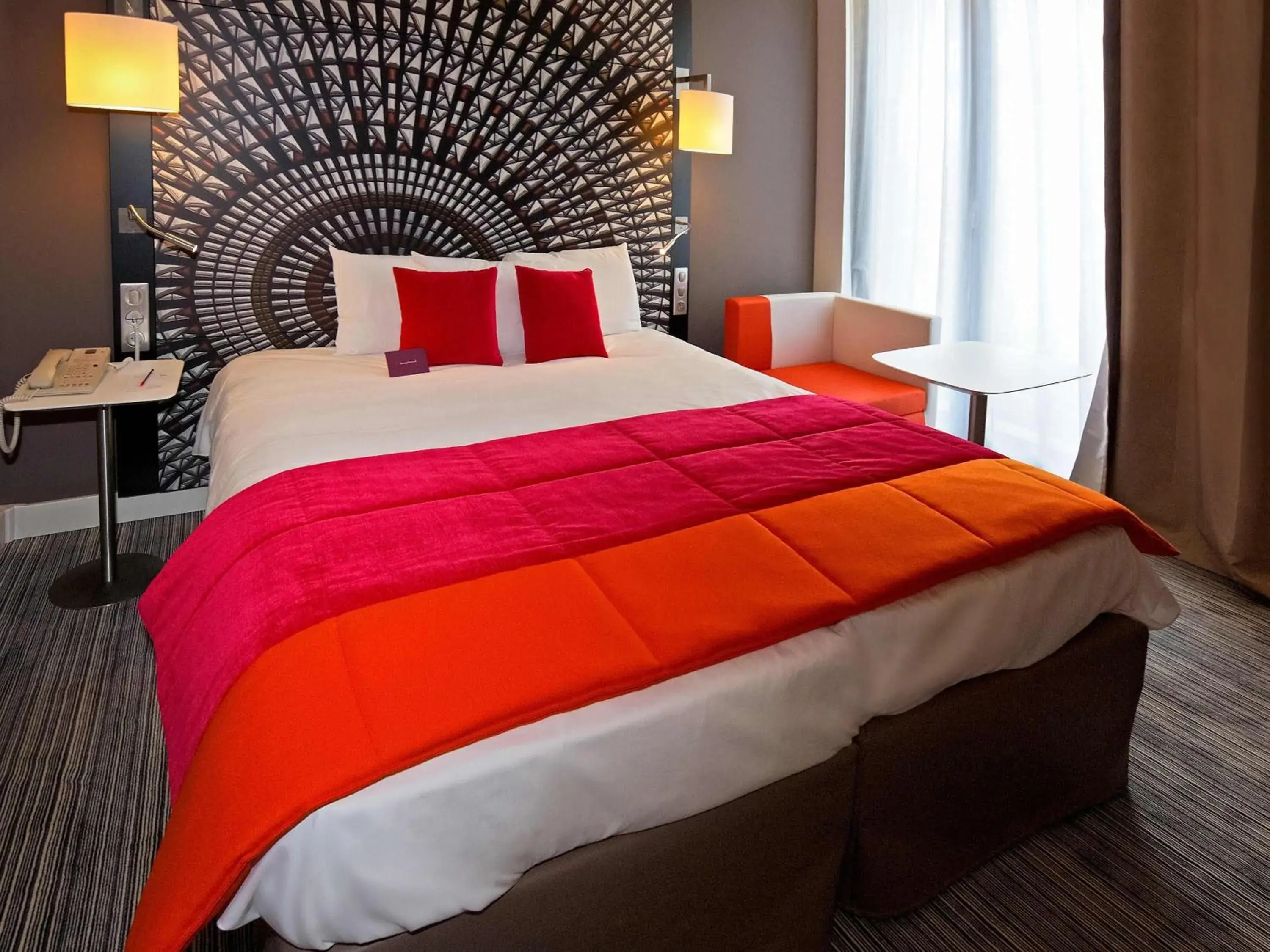 Property building, Bed in Mercure Nantes Centre Grand Hotel Property building, Bed in Mercure Nantes Centre Grand Hotel