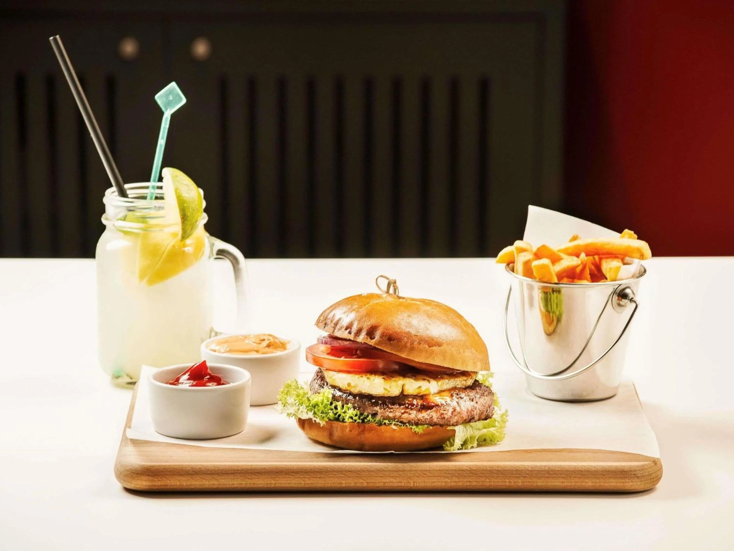 Restaurant/places to eat in Mercure Nantes Centre Grand Hotel