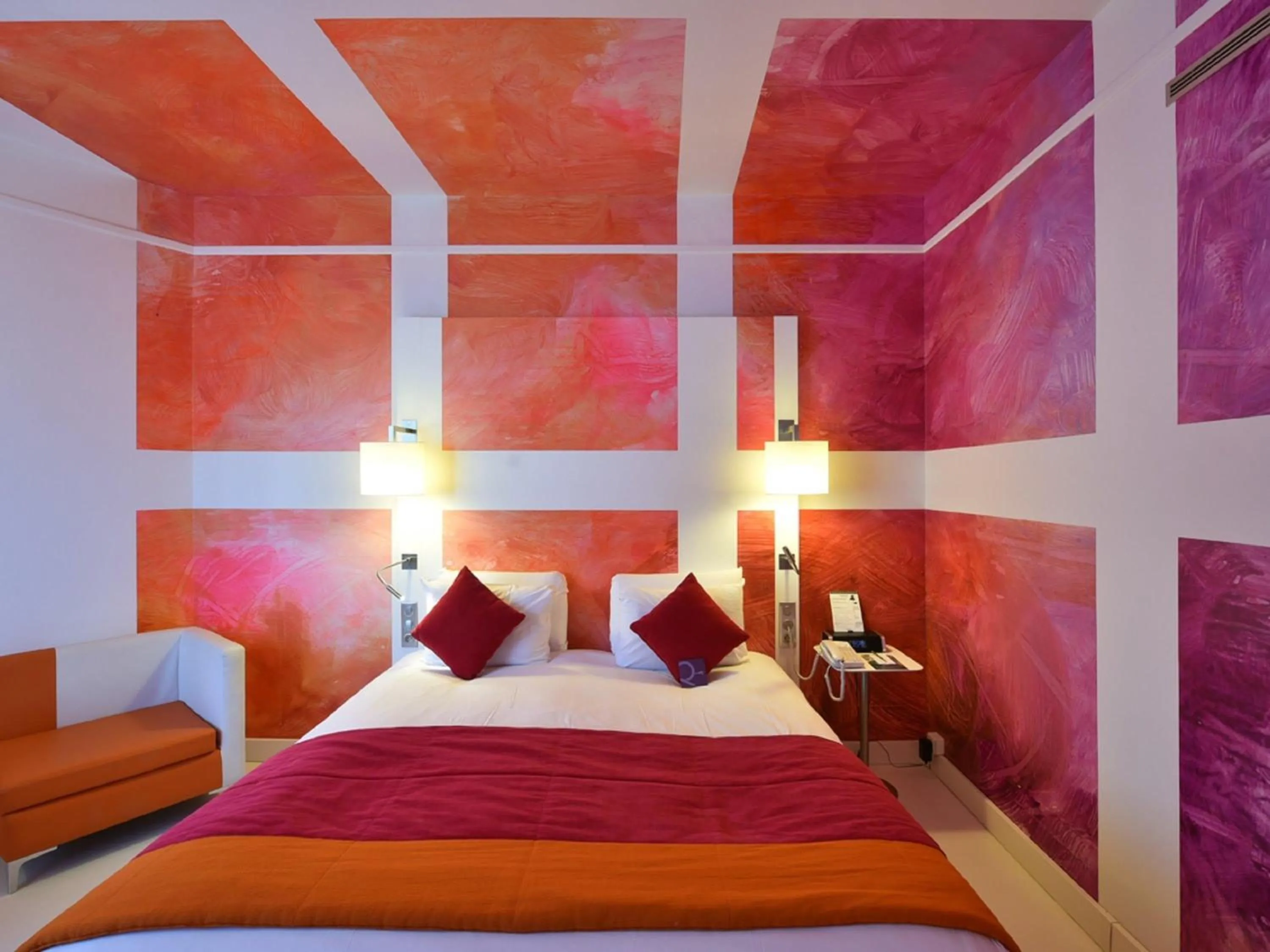 Bedroom, Bed in Mercure Nantes Centre Grand Hotel