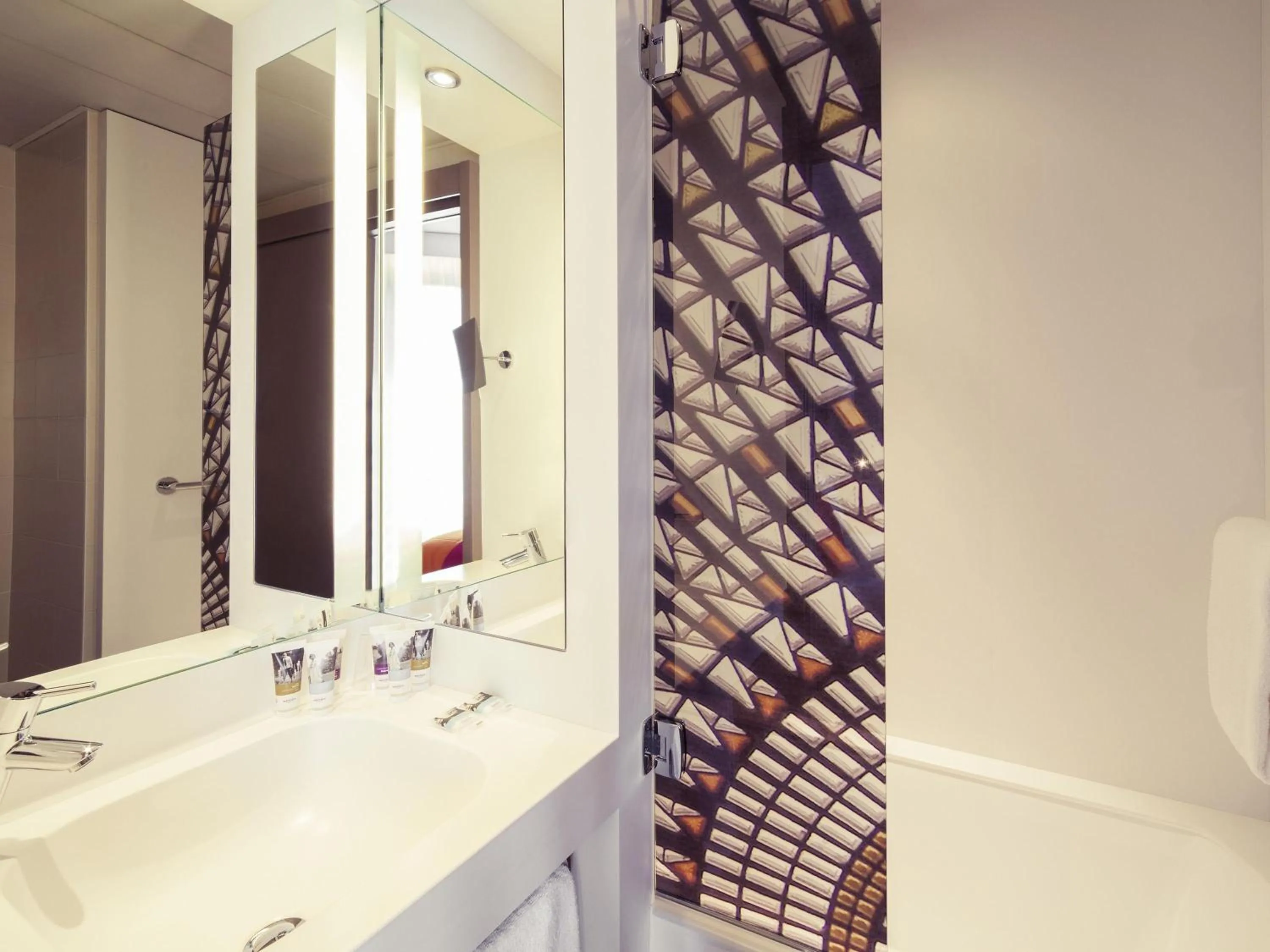 Bedroom in Mercure Nantes Centre Grand Hotel