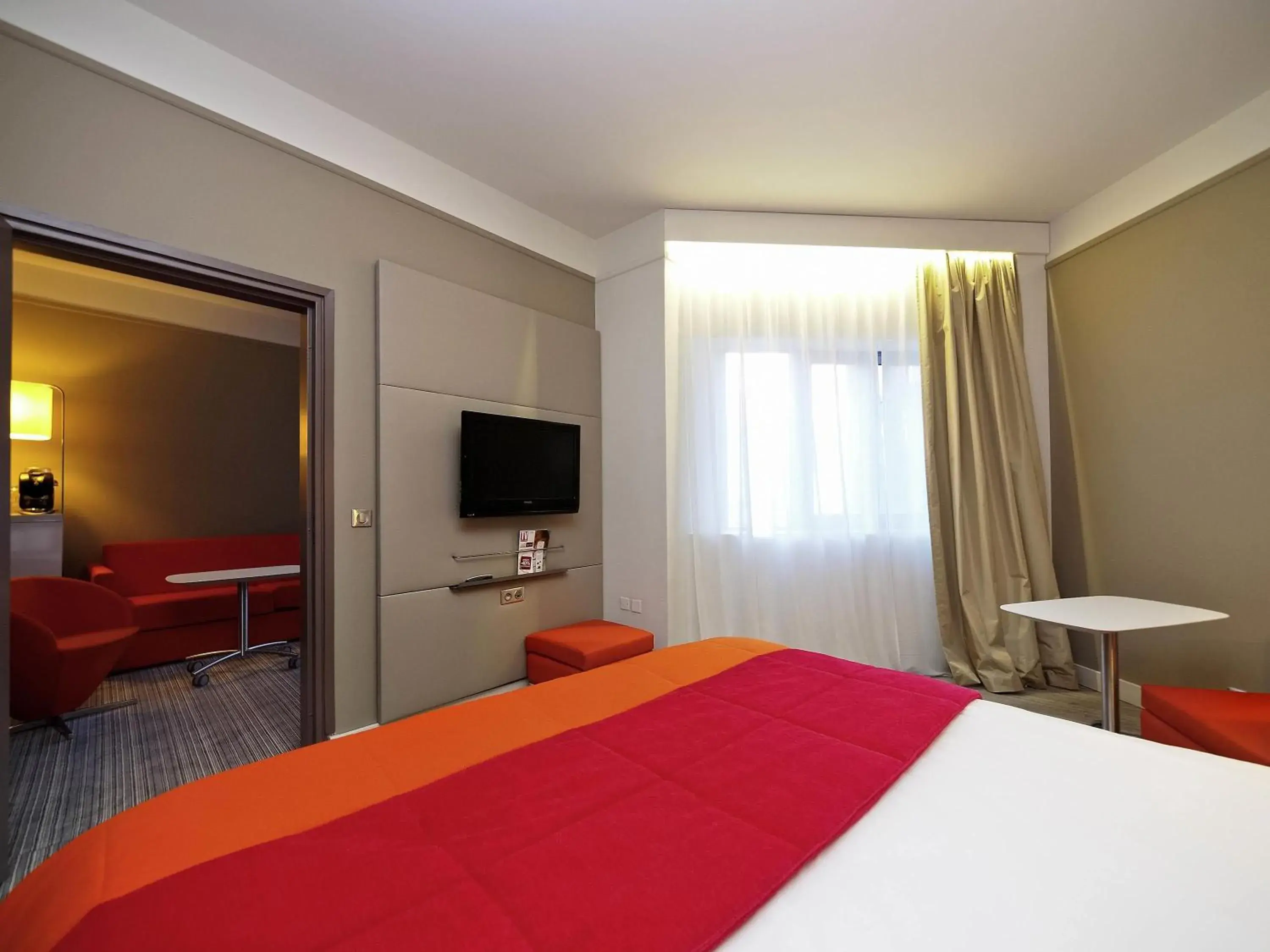 Bedroom, Bed in Mercure Nantes Centre Grand Hotel Bedroom, Bed in Mercure Nantes Centre Grand Hotel