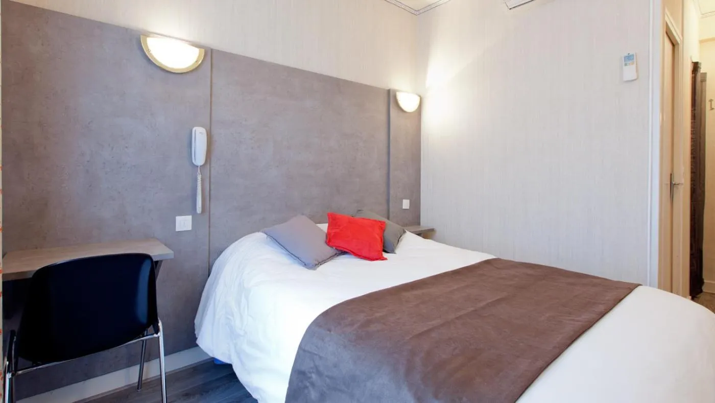 Bed in Panam Hotel PARIS GAMBETTA- Place Gambetta-Mairie du 20 emme