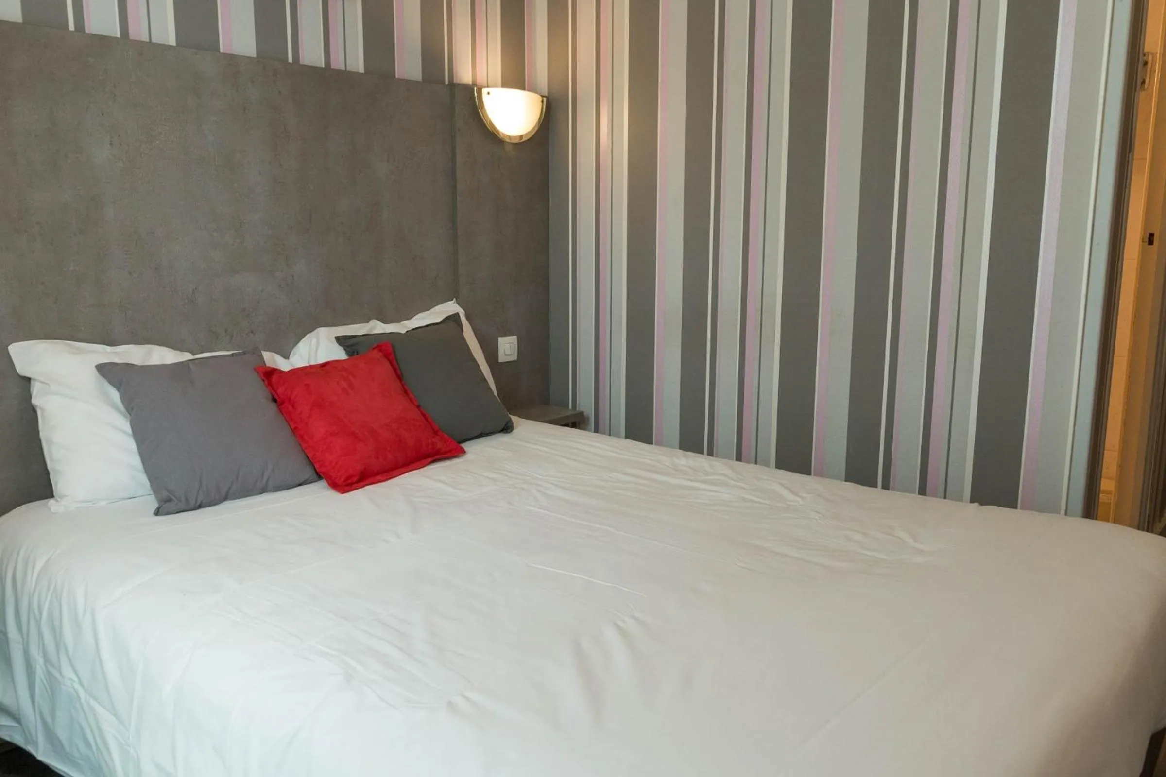 Bed in Panam Hotel PARIS GAMBETTA- Place Gambetta-Mairie du 20 emme