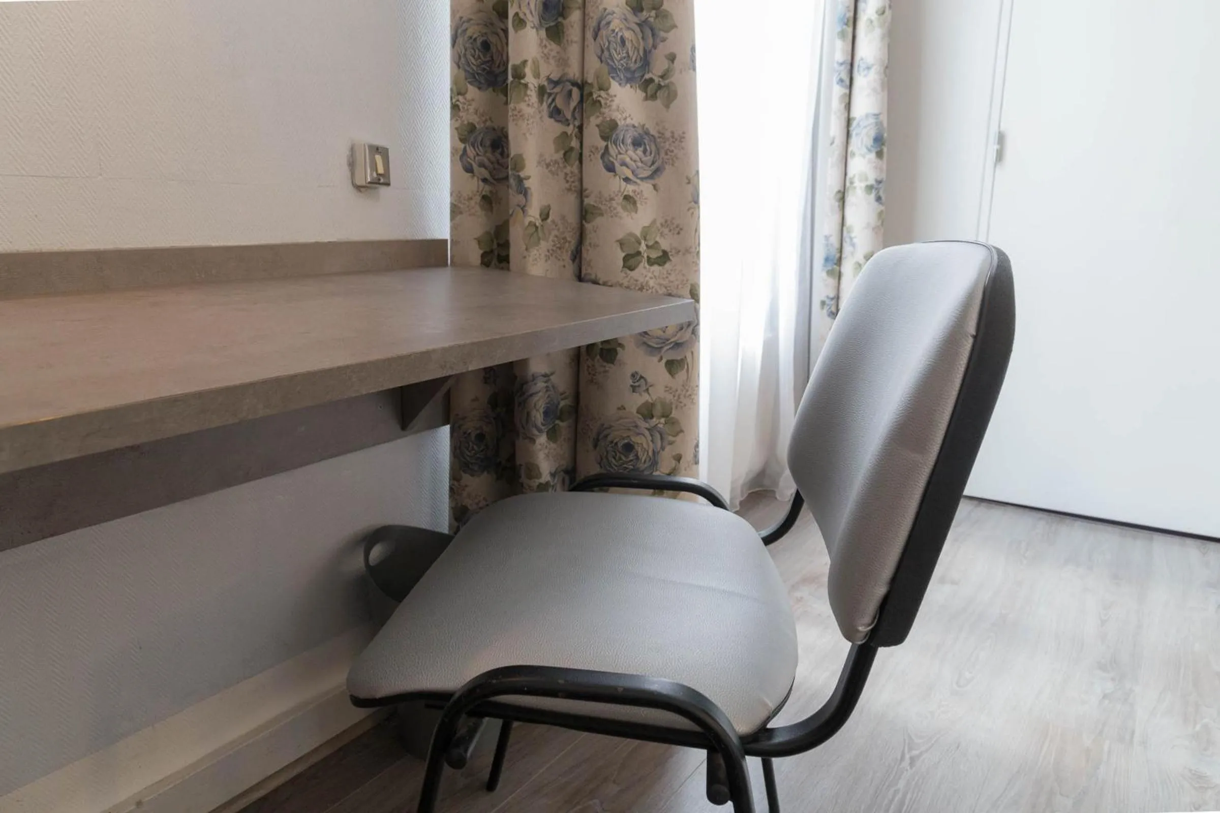 Panam Hotel PARIS GAMBETTA- Place Gambetta-Mairie du 20 emme