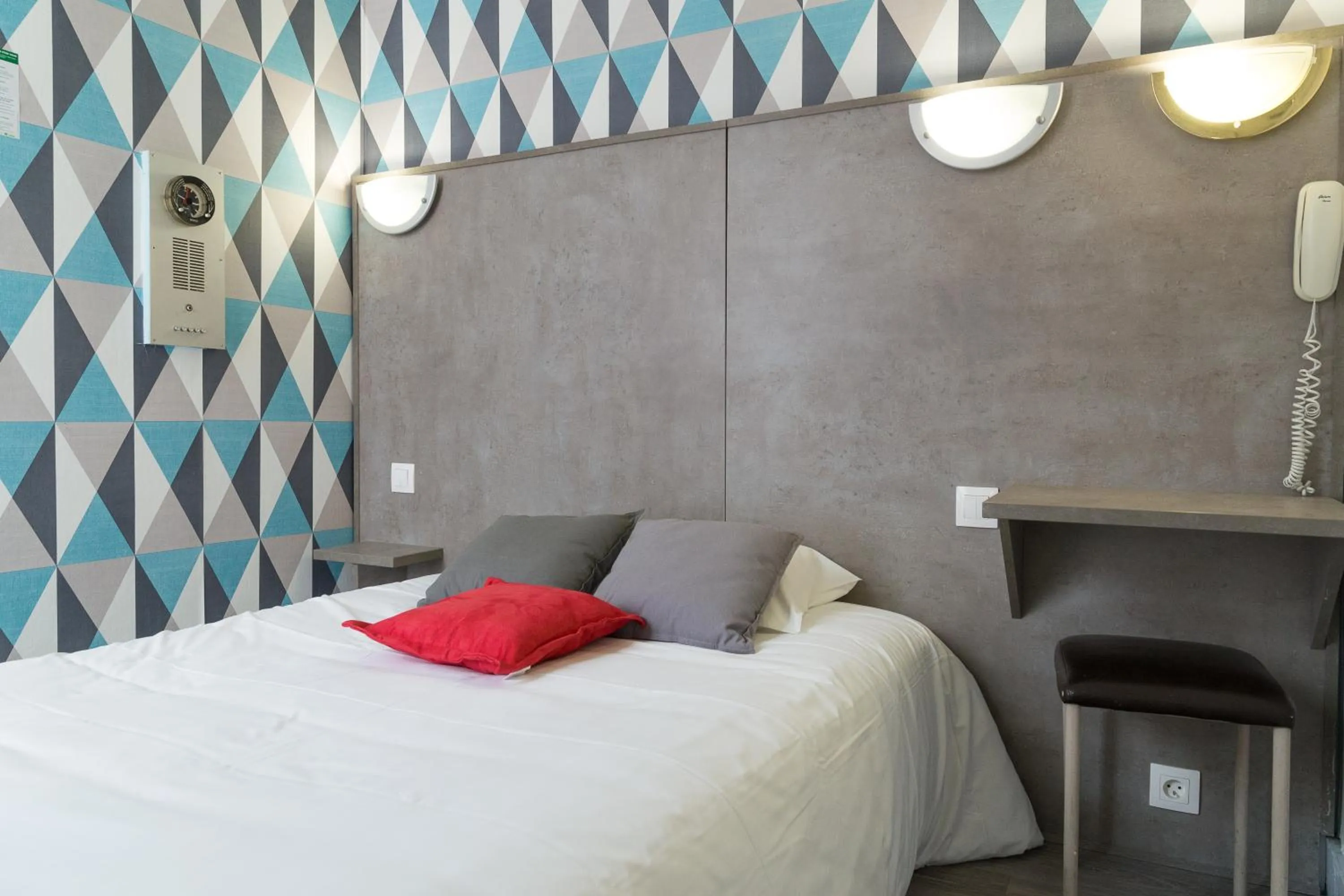 Bed in Panam Hotel PARIS GAMBETTA- Place Gambetta-Mairie du 20 emme