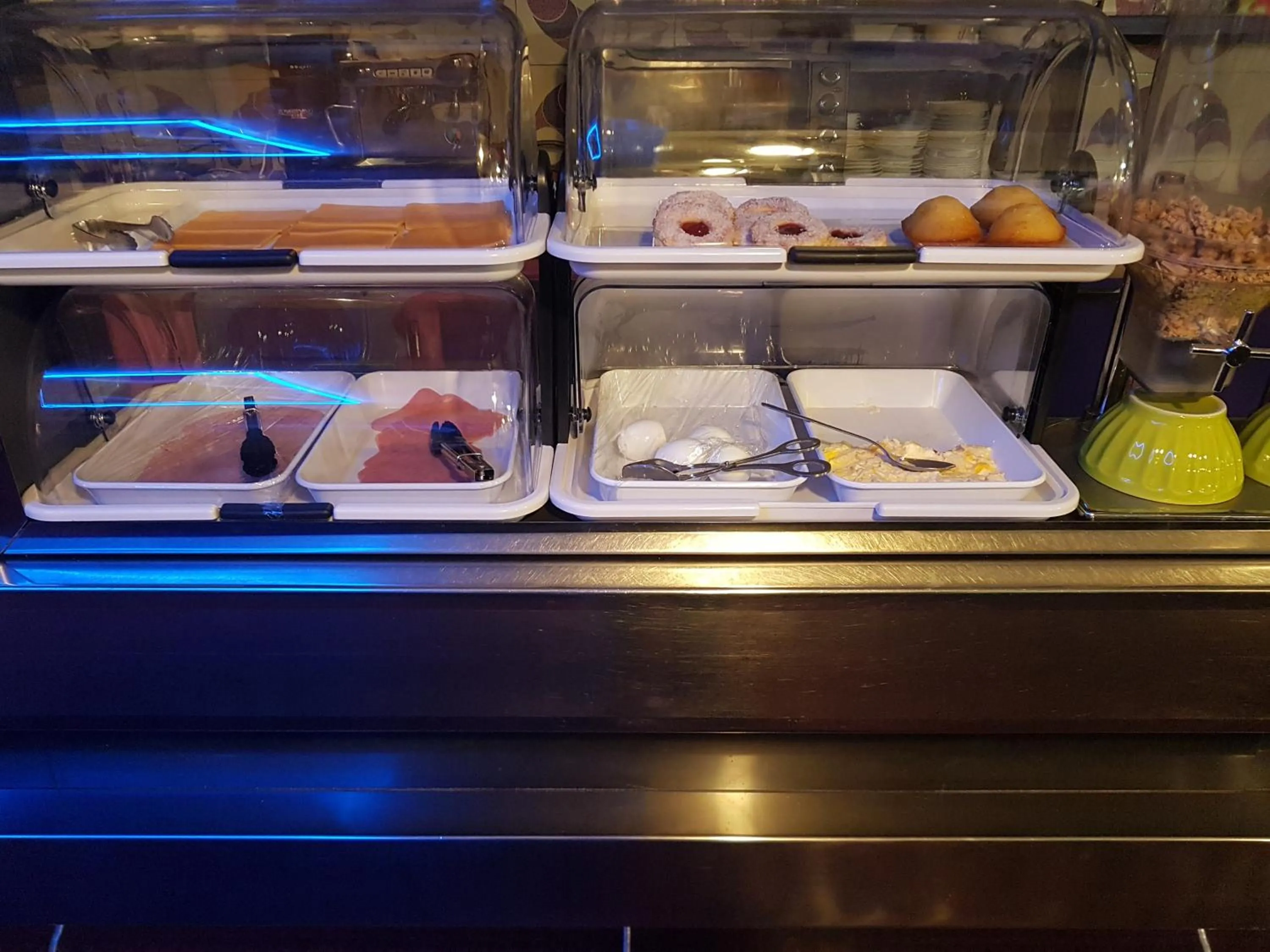 Breakfast in Panam Hotel PARIS GAMBETTA- Place Gambetta-Mairie du 20 emme