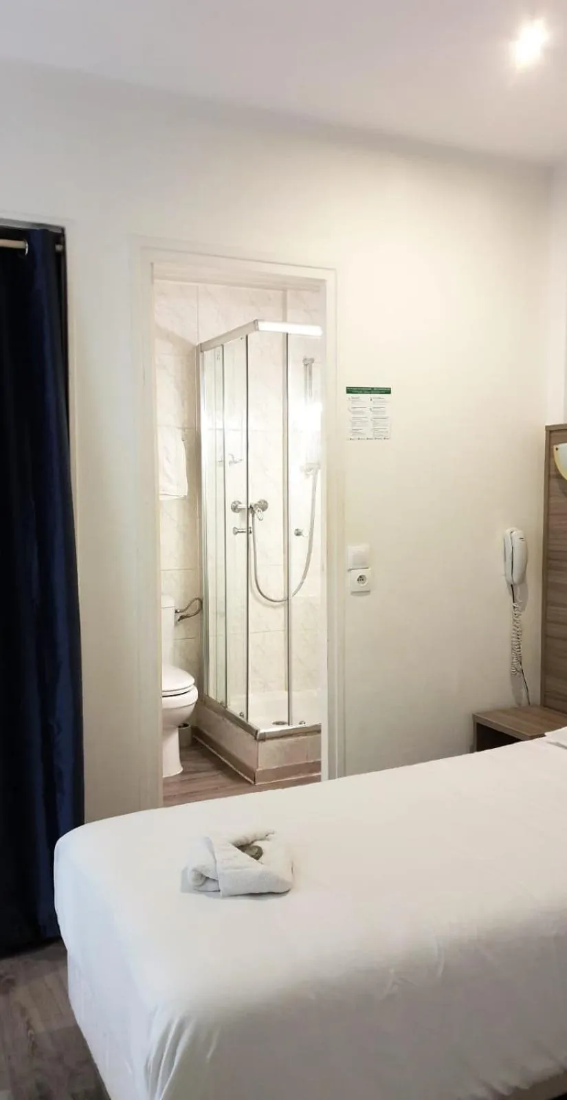 Bed in Panam Hotel PARIS GAMBETTA- Place Gambetta-Mairie du 20 emme