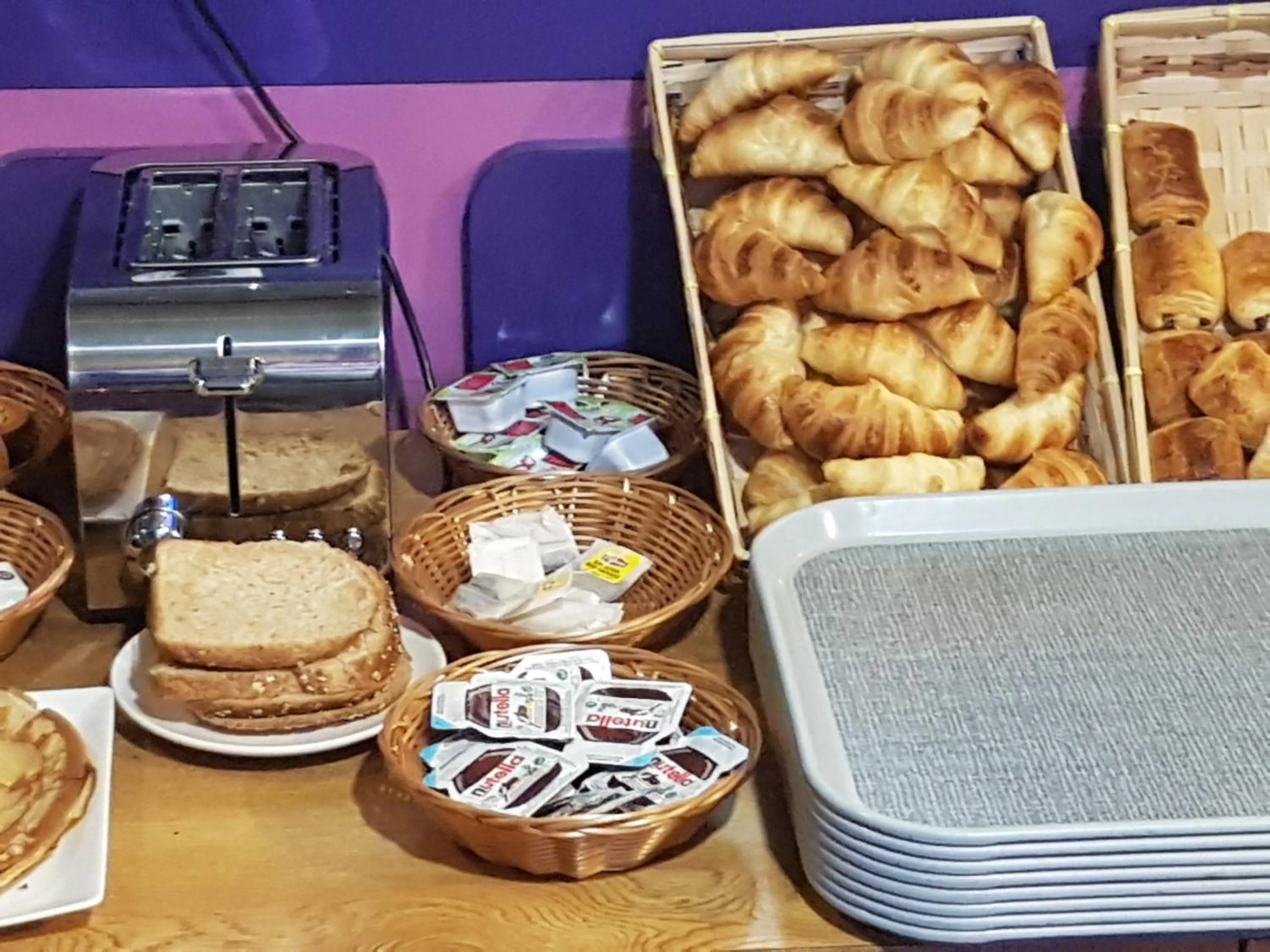 Breakfast in Panam Hotel PARIS GAMBETTA- Place Gambetta-Mairie du 20 emme