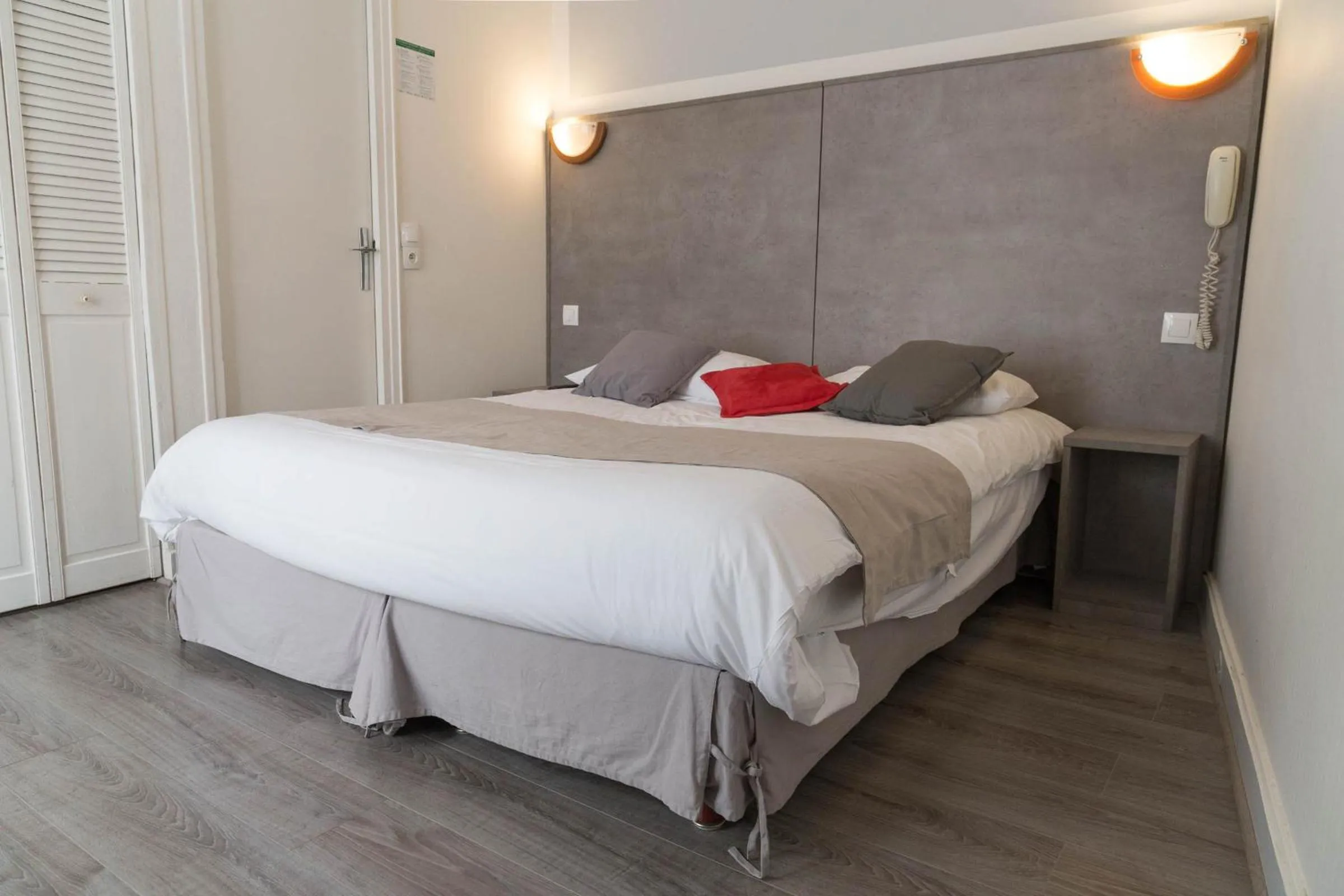 Bed in Panam Hotel PARIS GAMBETTA- Place Gambetta-Mairie du 20 emme