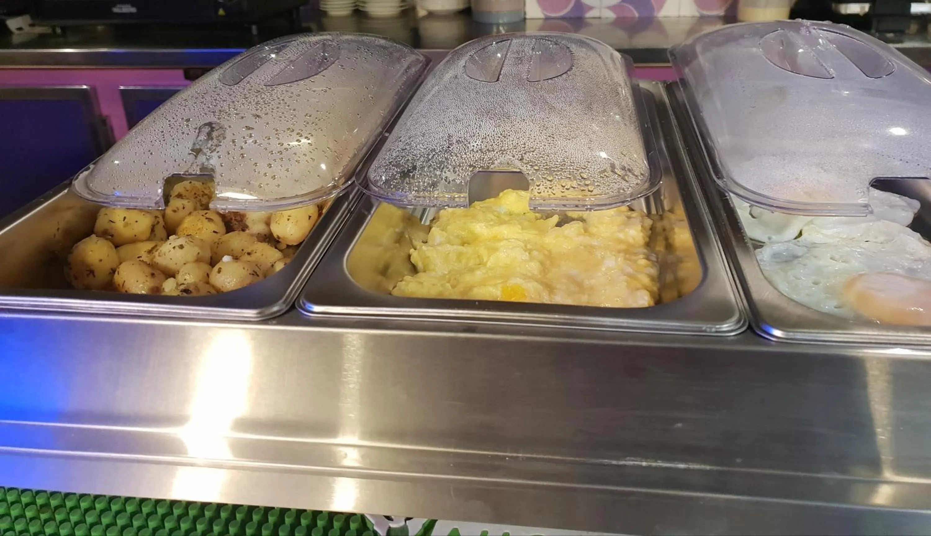 Food in Panam Hotel PARIS GAMBETTA- Place Gambetta-Mairie du 20 emme