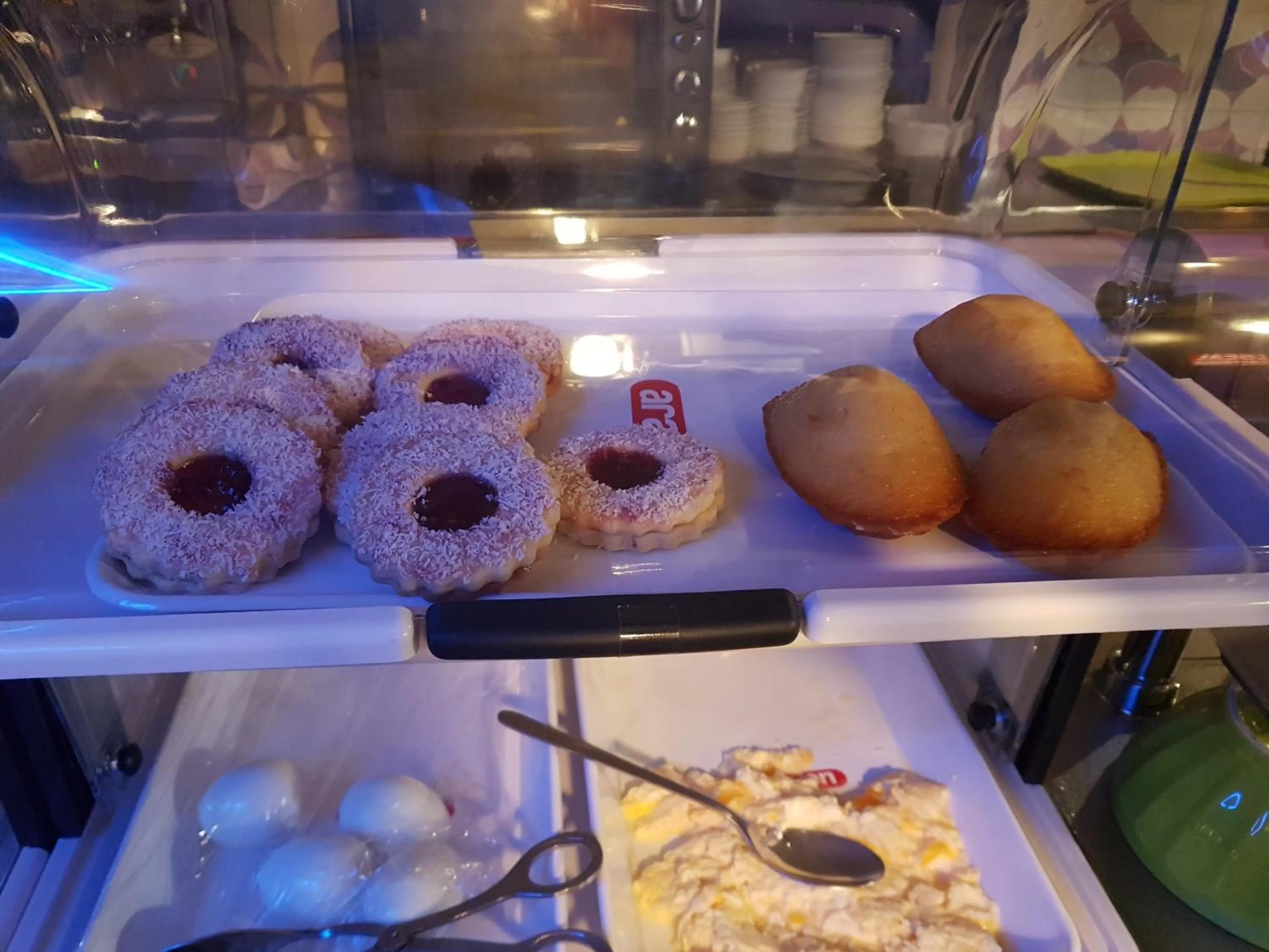 Breakfast in Panam Hotel PARIS GAMBETTA- Place Gambetta-Mairie du 20 emme