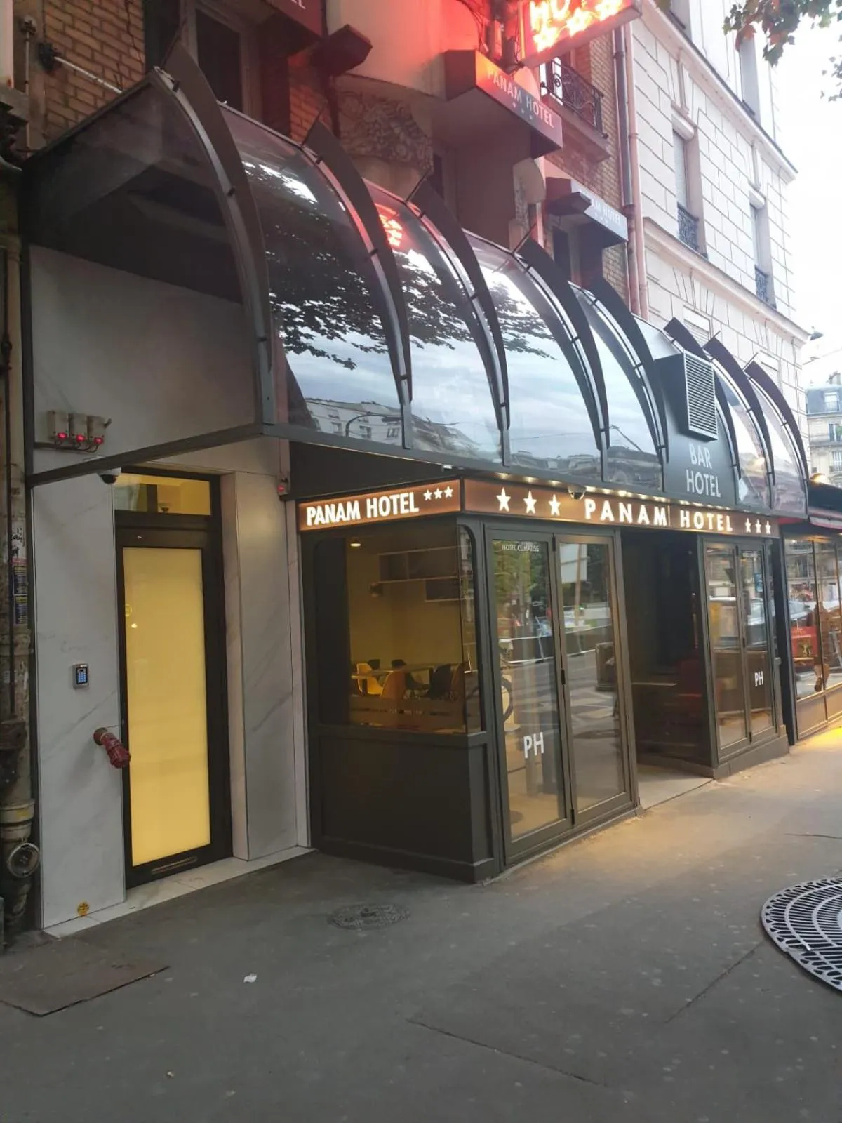 Panam Hotel PARIS GAMBETTA- Place Gambetta-Mairie du 20 emme