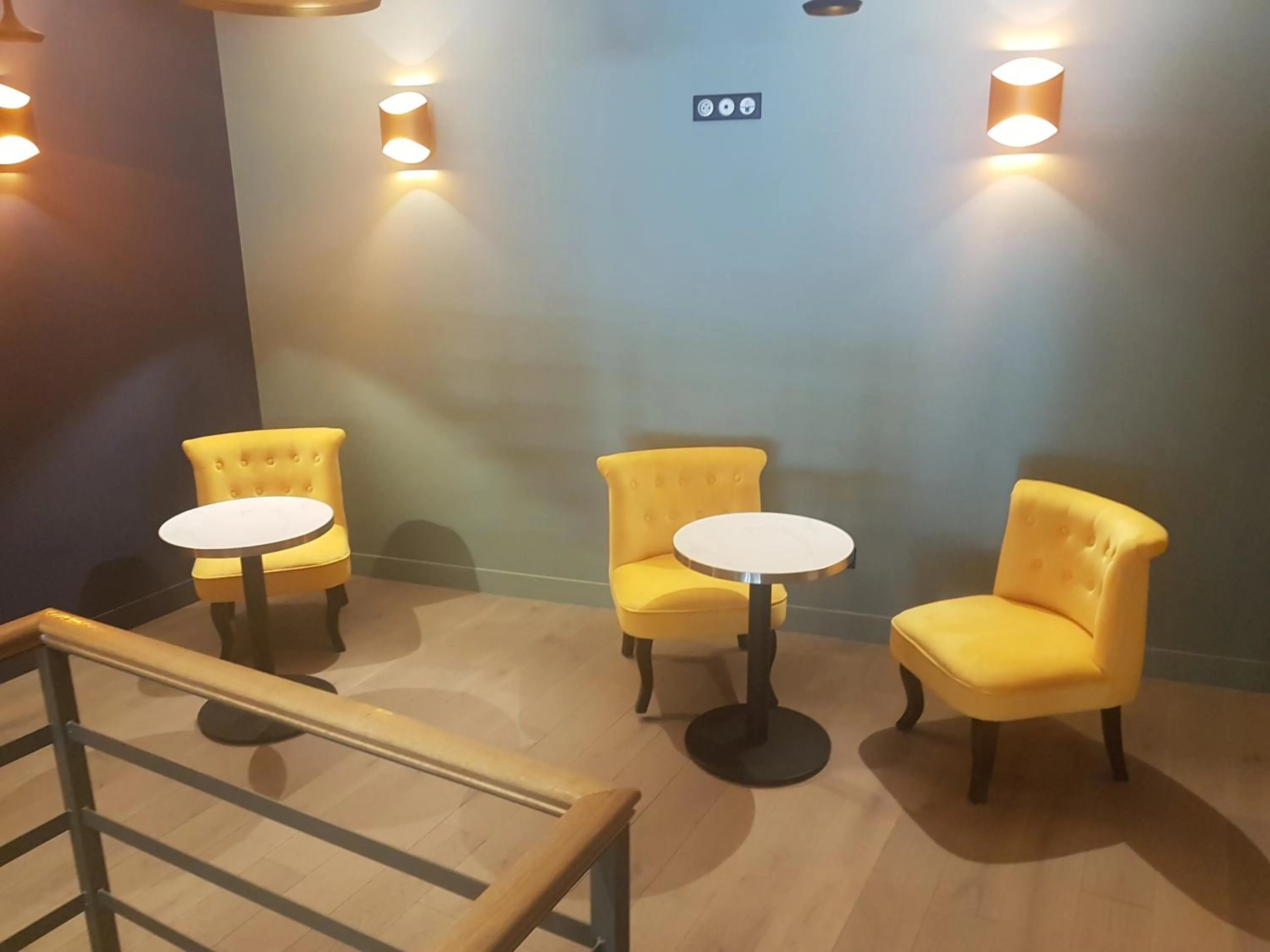 Communal lounge/ TV room in Panam Hotel PARIS GAMBETTA- Place Gambetta-Mairie du 20 emme