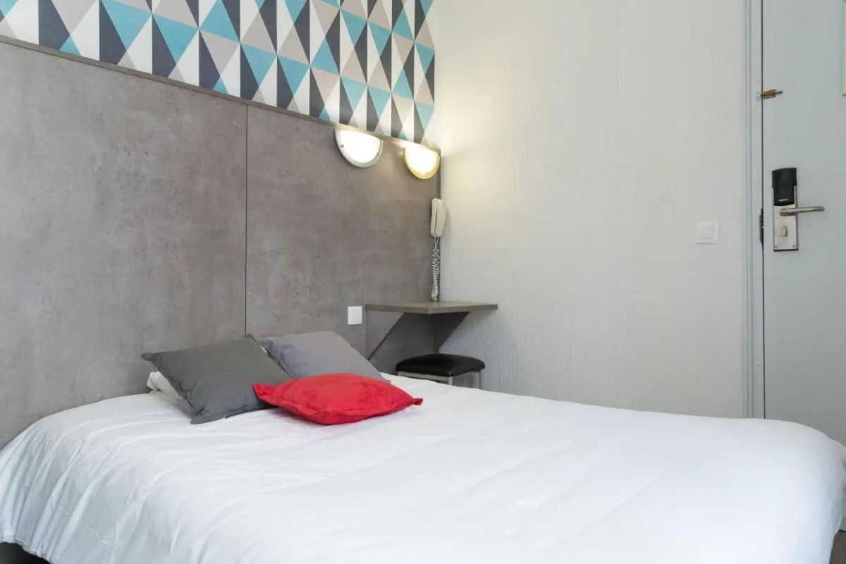 Bed in Panam Hotel PARIS GAMBETTA- Place Gambetta-Mairie du 20 emme