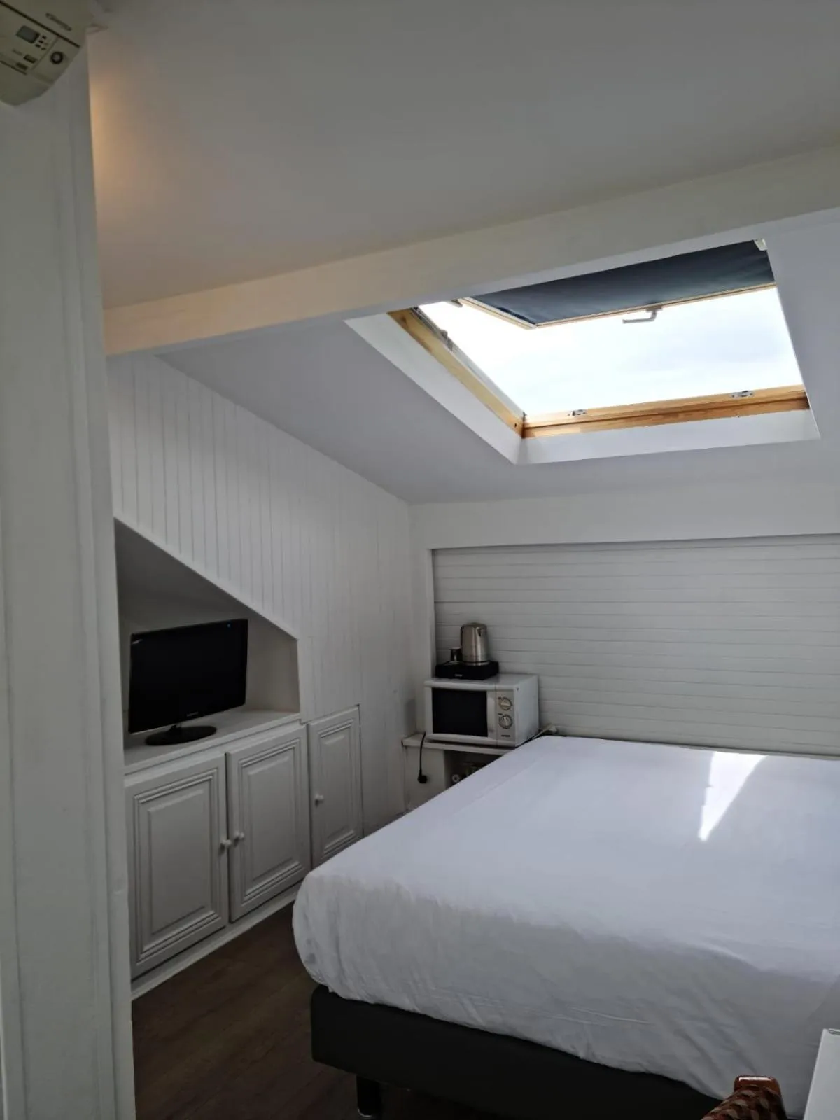 Bed in Panam Hotel PARIS GAMBETTA- Place Gambetta-Mairie du 20 emme