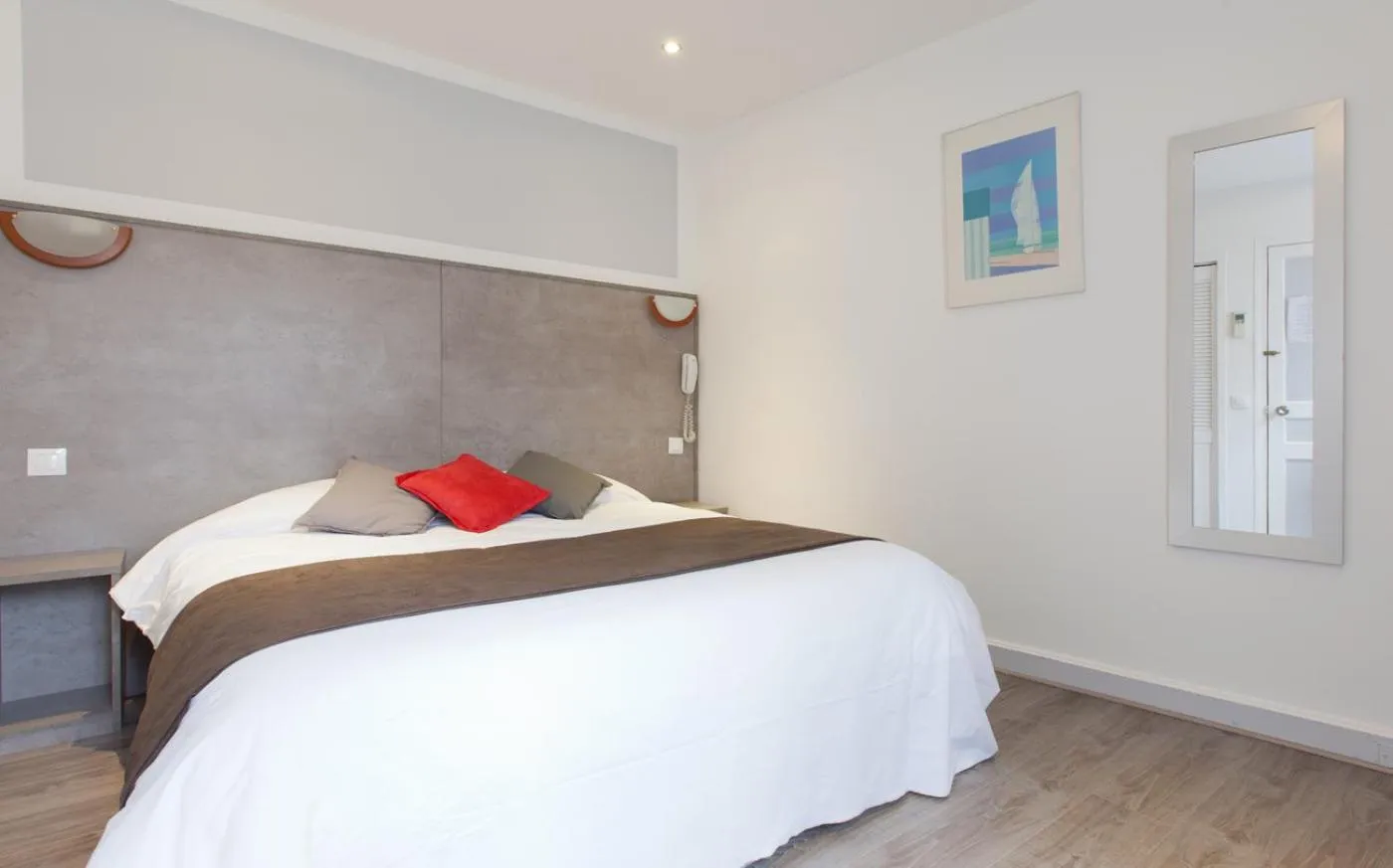 Bed in Panam Hotel PARIS GAMBETTA- Place Gambetta-Mairie du 20 emme