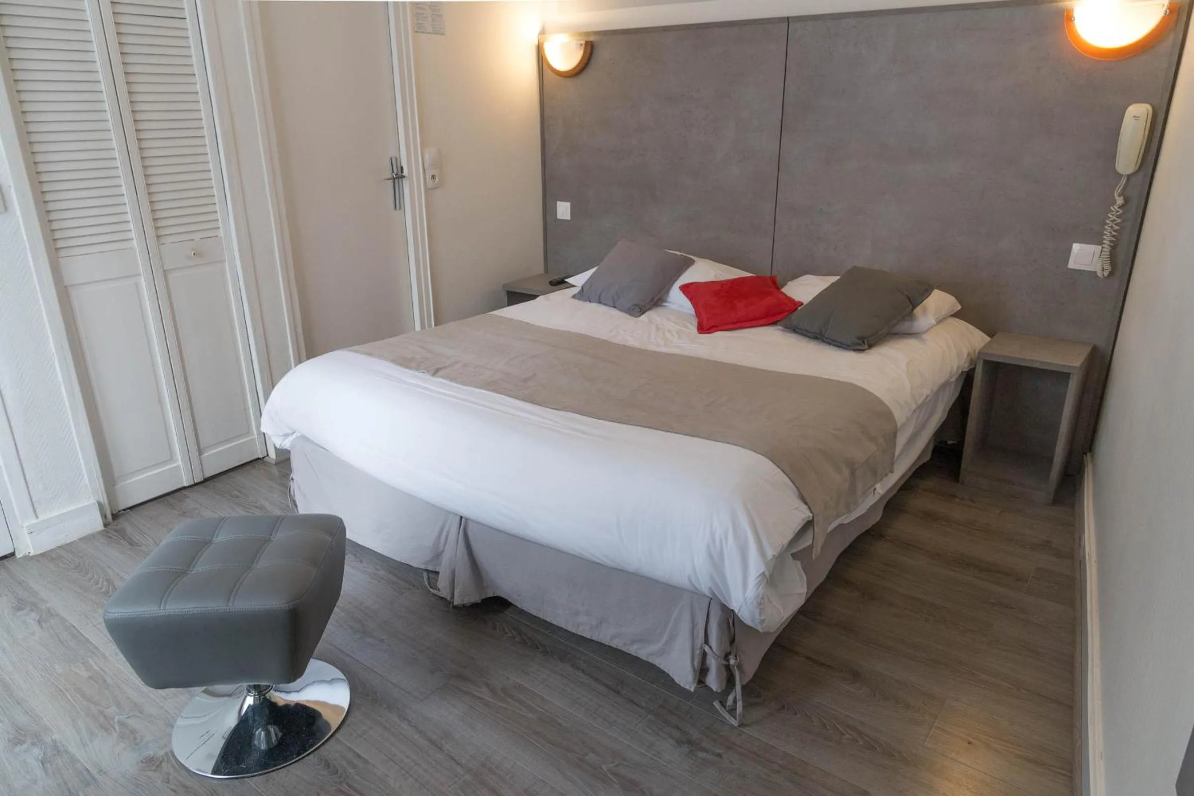 Bed in Panam Hotel PARIS GAMBETTA- Place Gambetta-Mairie du 20 emme