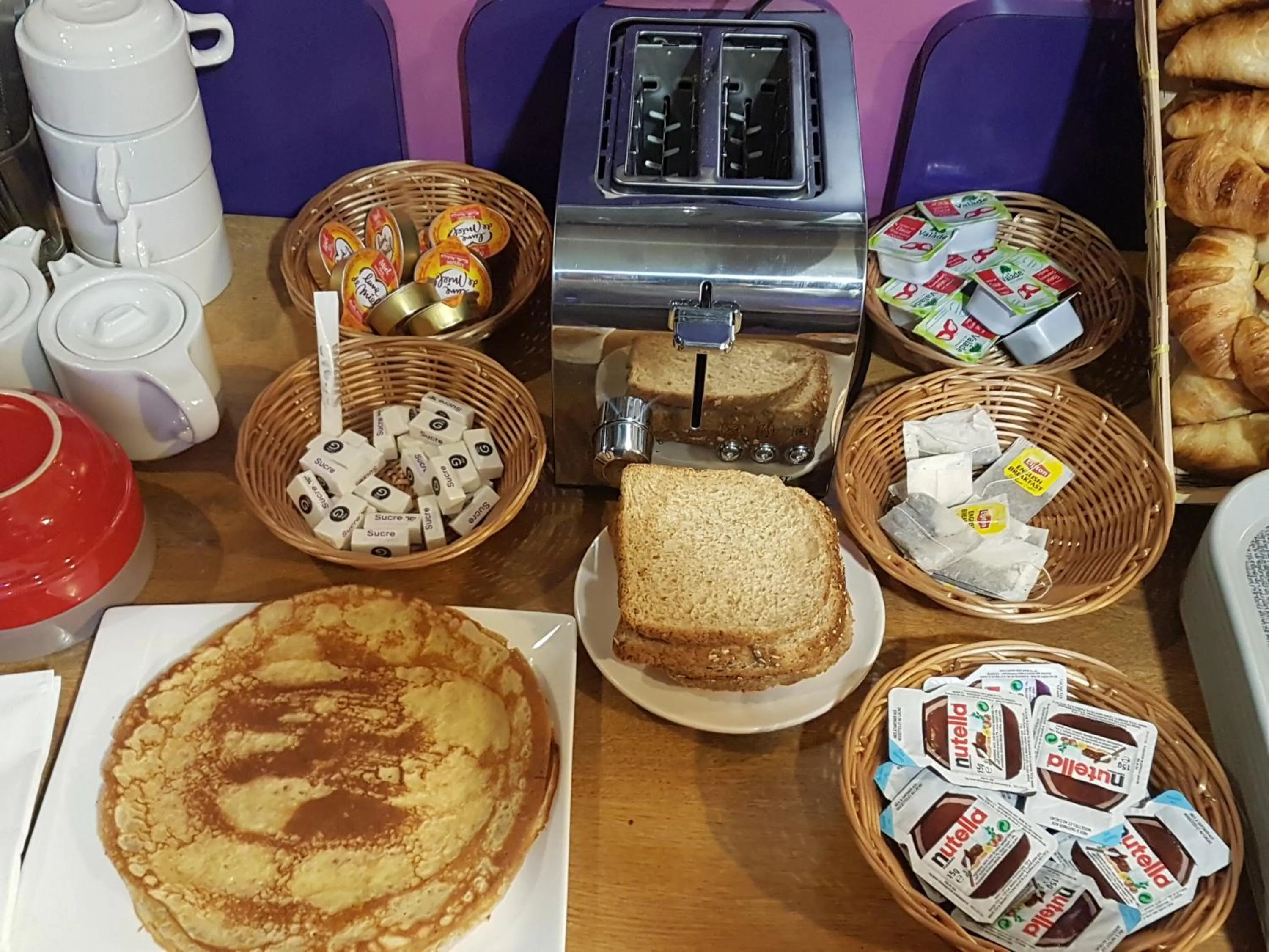 Breakfast in Panam Hotel PARIS GAMBETTA- Place Gambetta-Mairie du 20 emme