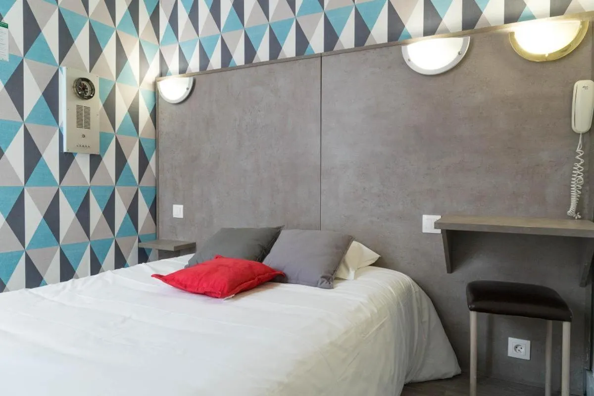 Bed in Panam Hotel PARIS GAMBETTA- Place Gambetta-Mairie du 20 emme