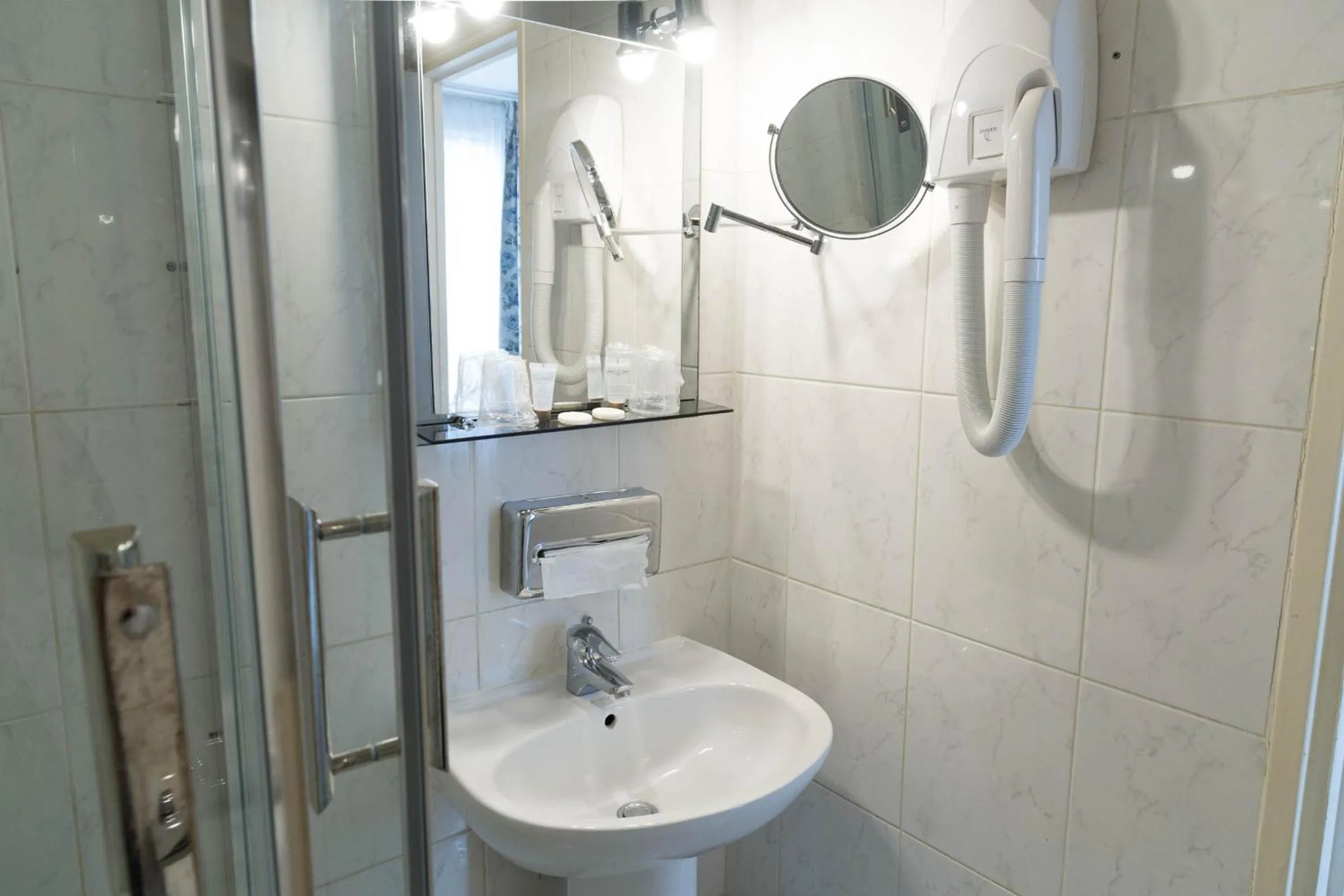 Panam Hotel PARIS GAMBETTA- Place Gambetta-Mairie du 20 emme