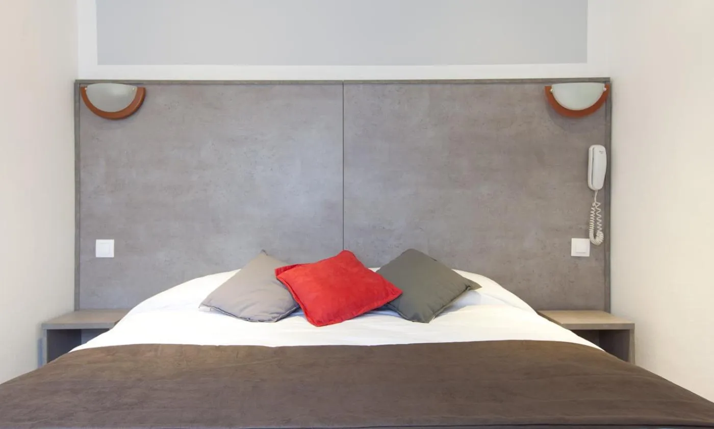 Bed in Panam Hotel PARIS GAMBETTA- Place Gambetta-Mairie du 20 emme