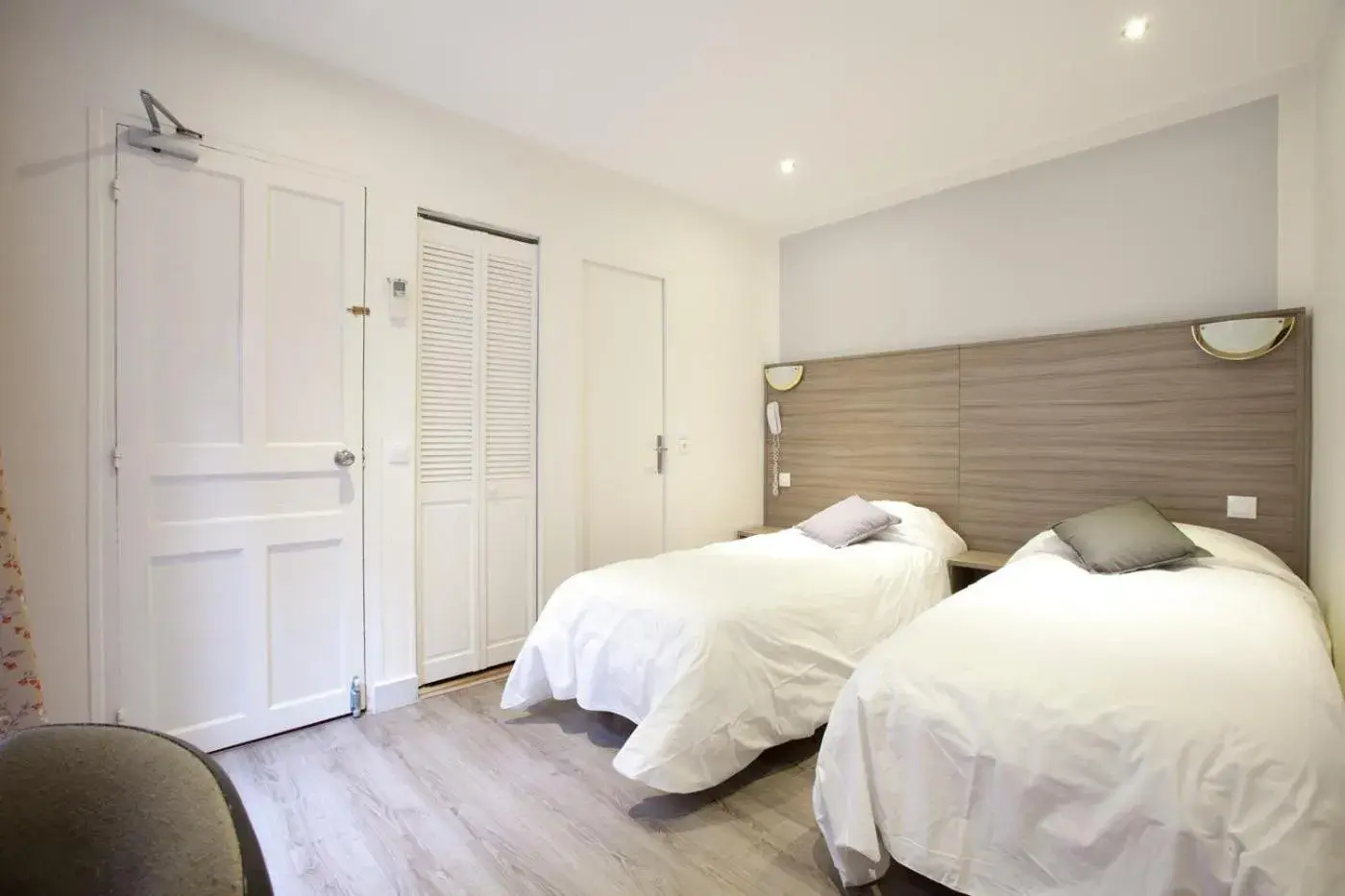 Twin Room in Panam Hotel PARIS GAMBETTA- Place Gambetta-Mairie du 20 emme Twin Room in Panam Hotel PARIS GAMBETTA- Place Gambetta-Mairie du 20 emme