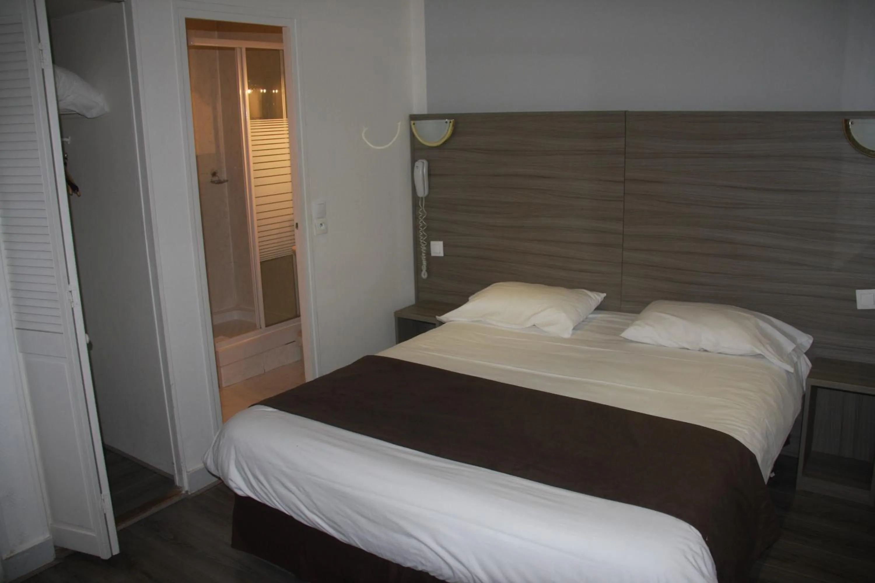 Bed in Panam Hotel PARIS GAMBETTA- Place Gambetta-Mairie du 20 emme