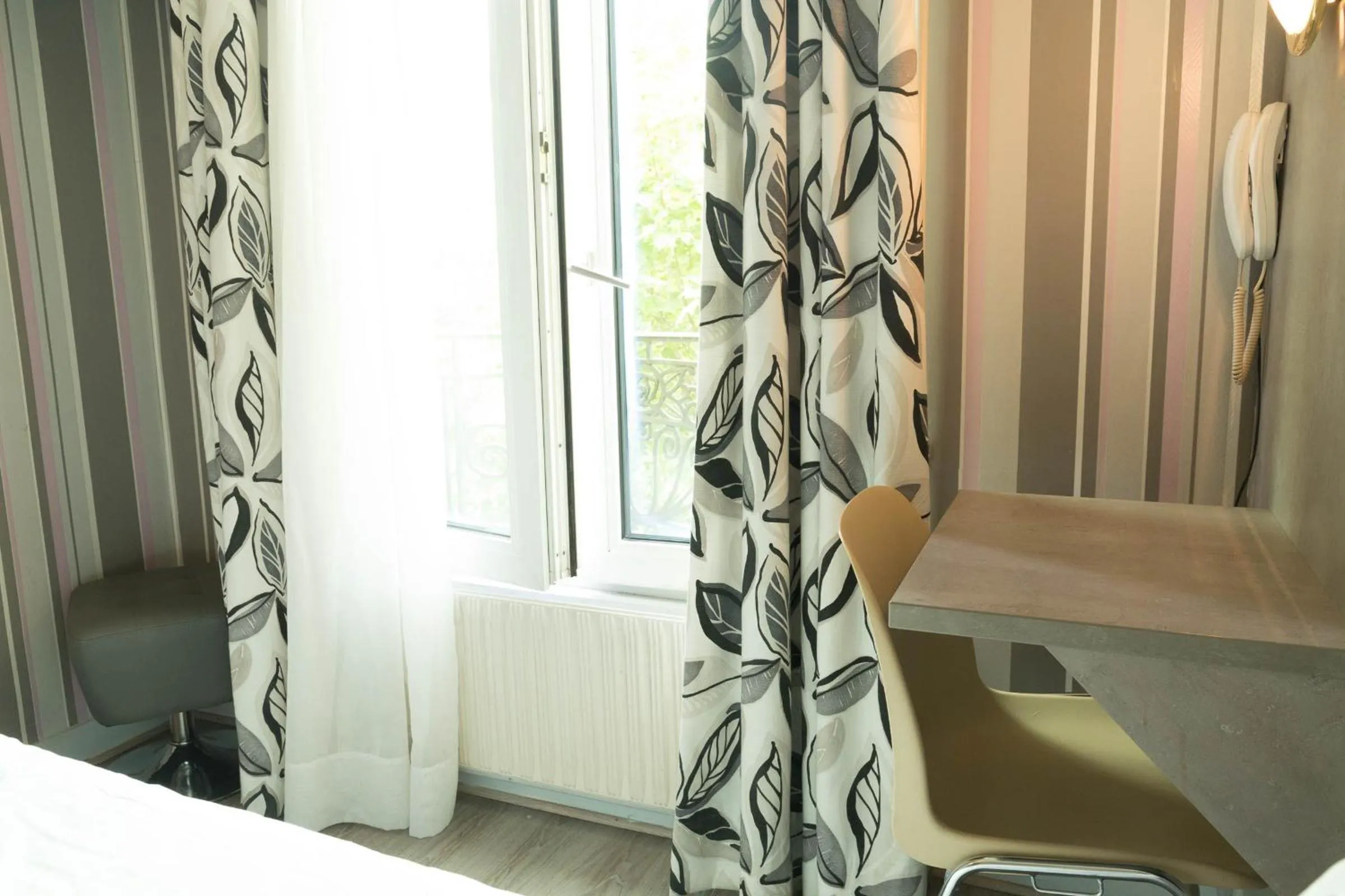 Panam Hotel PARIS GAMBETTA- Place Gambetta-Mairie du 20 emme