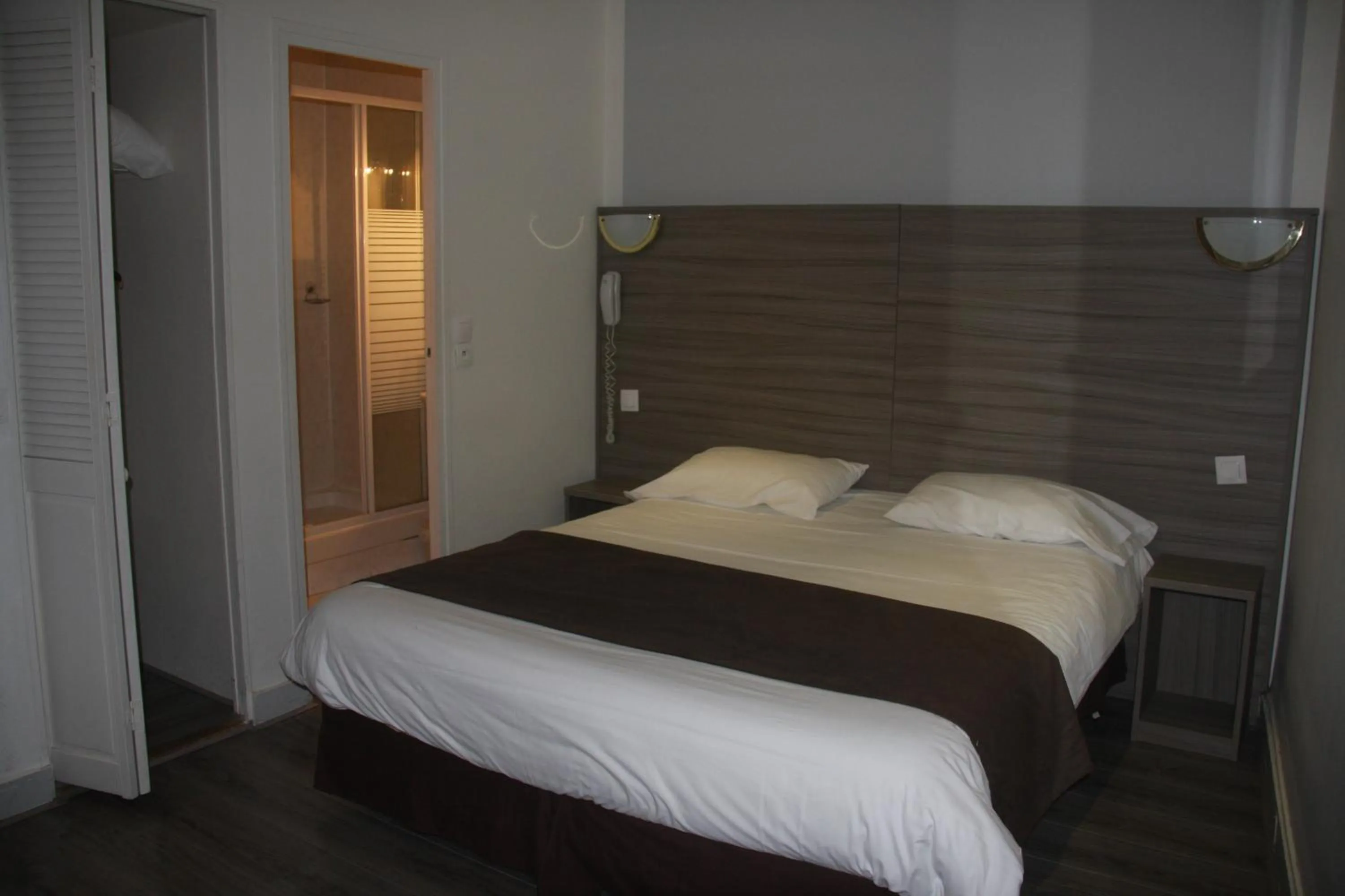 Bed in Panam Hotel PARIS GAMBETTA- Place Gambetta-Mairie du 20 emme