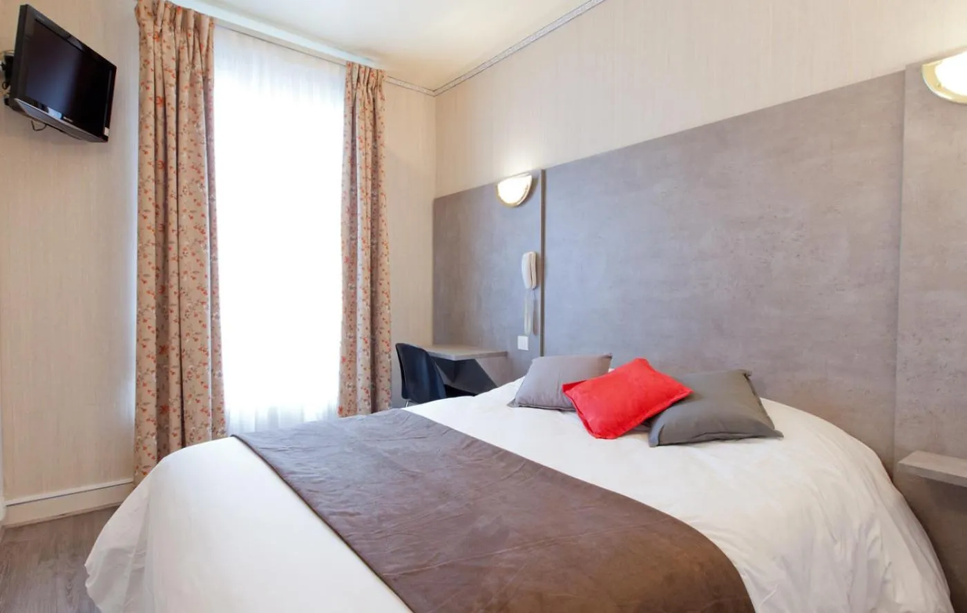 Bed in Panam Hotel PARIS GAMBETTA- Place Gambetta-Mairie du 20 emme