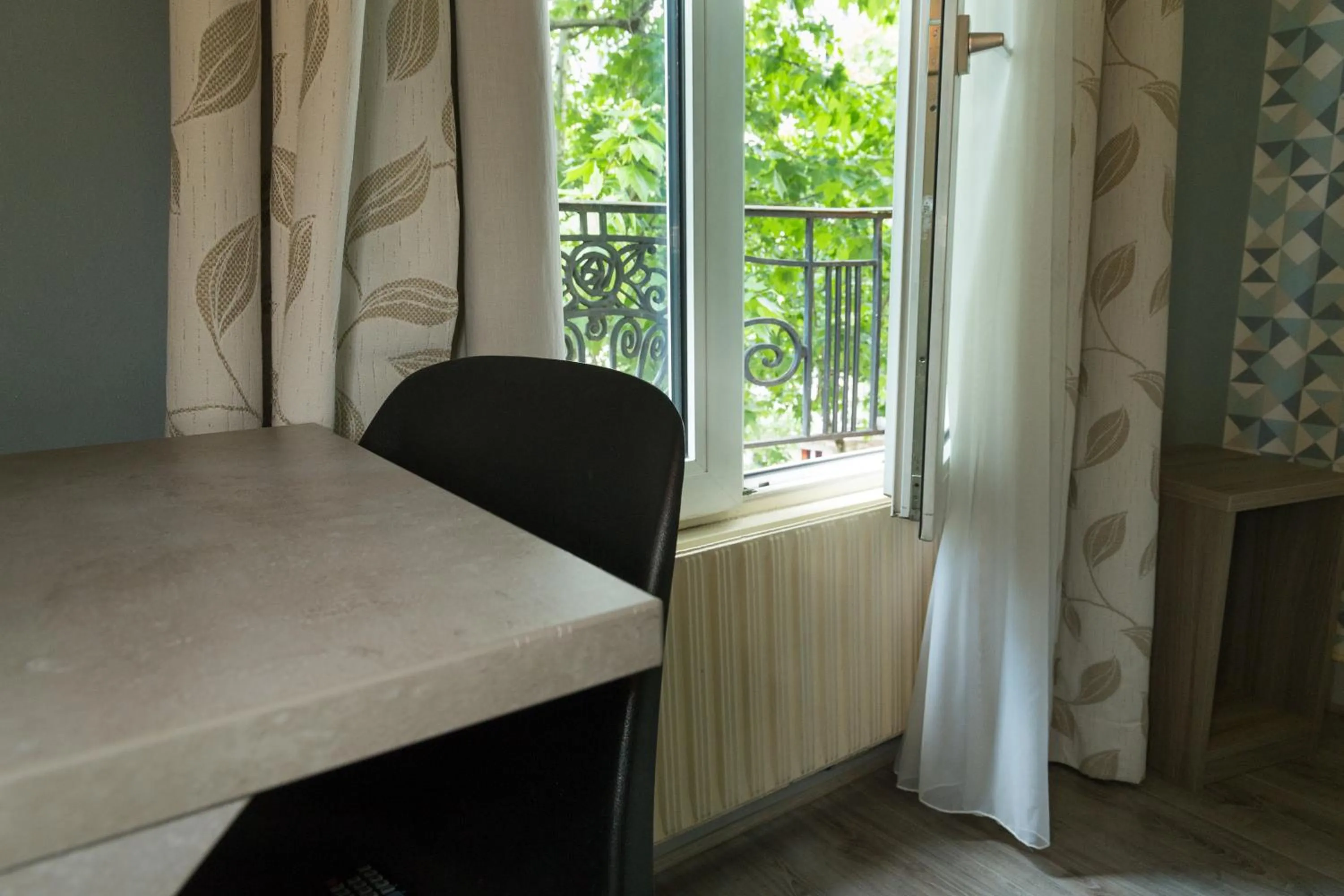 Bed in Panam Hotel PARIS GAMBETTA- Place Gambetta-Mairie du 20 emme